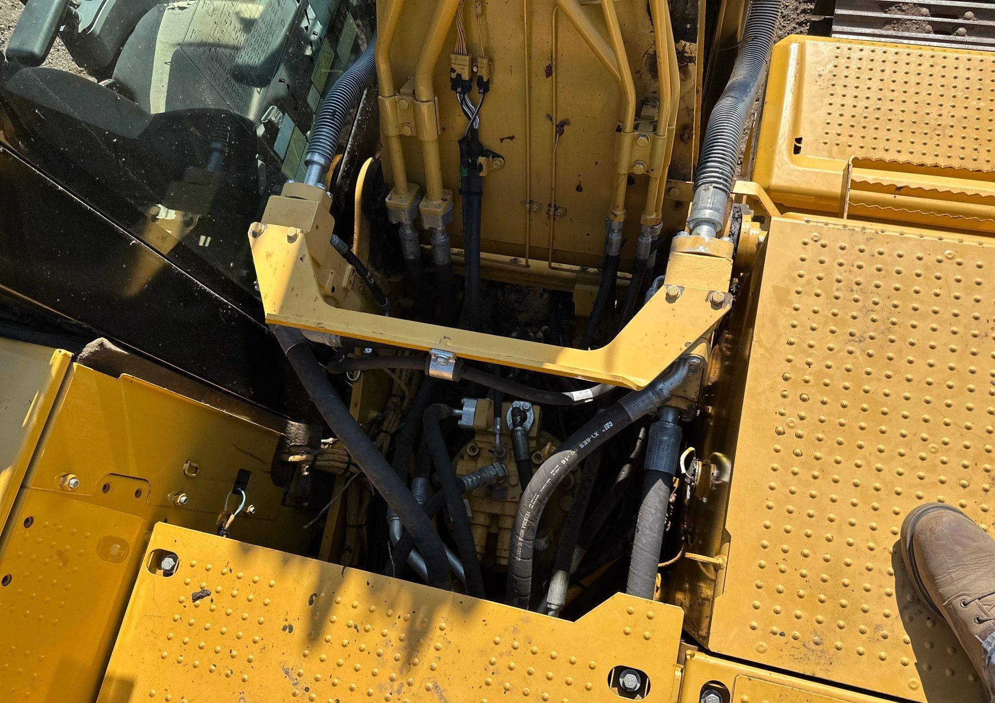 gallery 2015 Caterpillar 323FL excavator