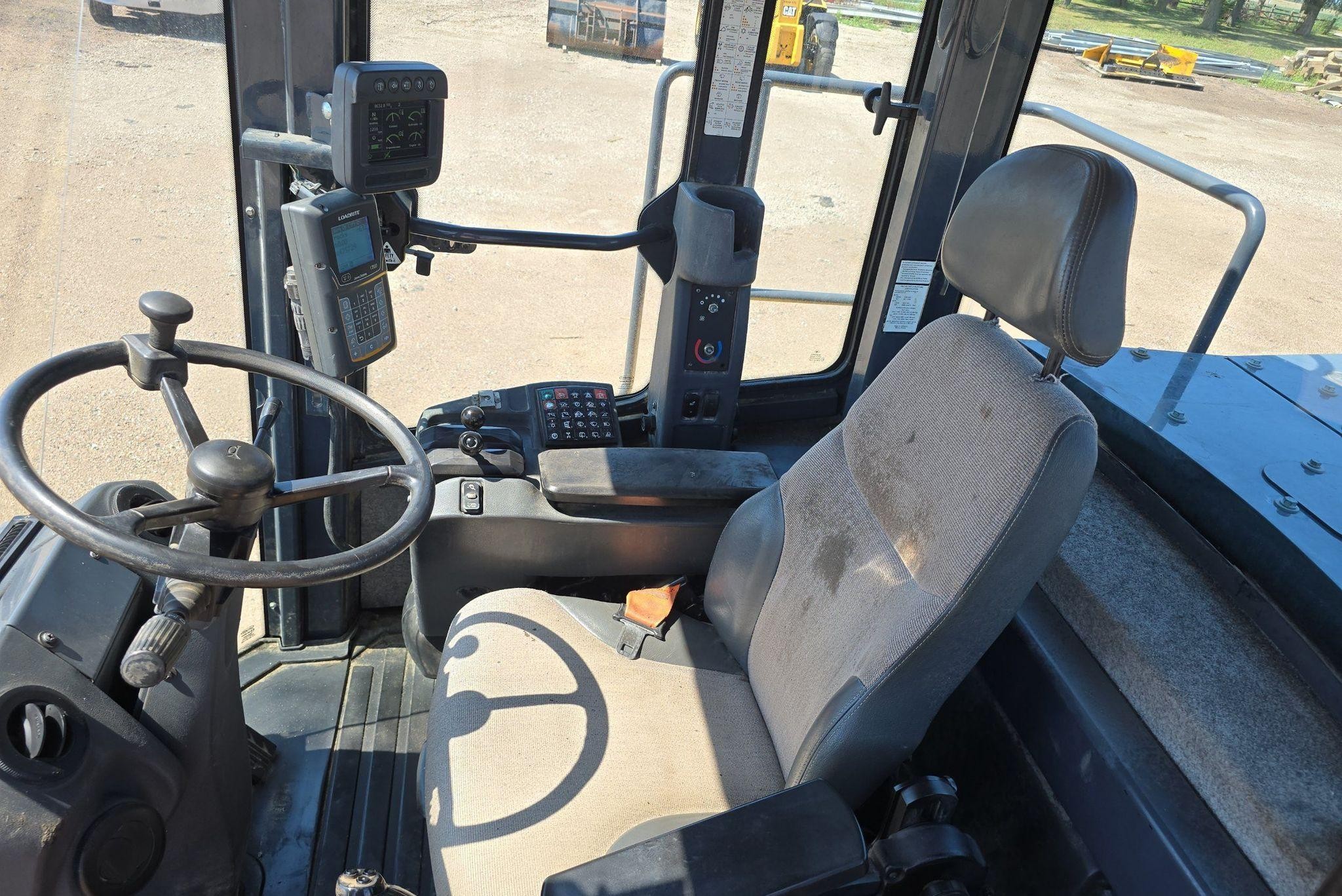 gallery 2014 John Deere 824K Wheel Loader