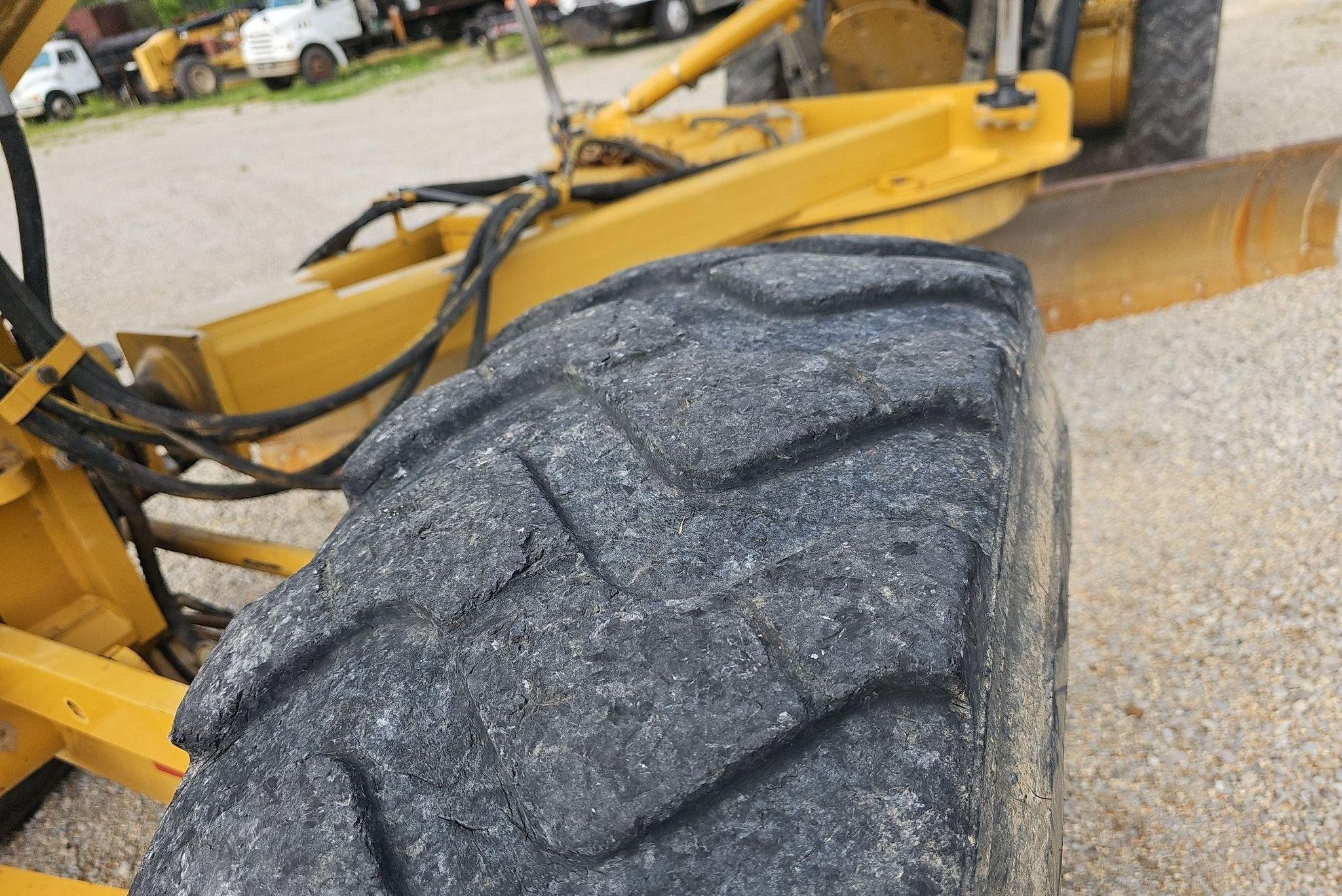 gallery 2013 Caterpillar 12M2 VHP Plus motor grader