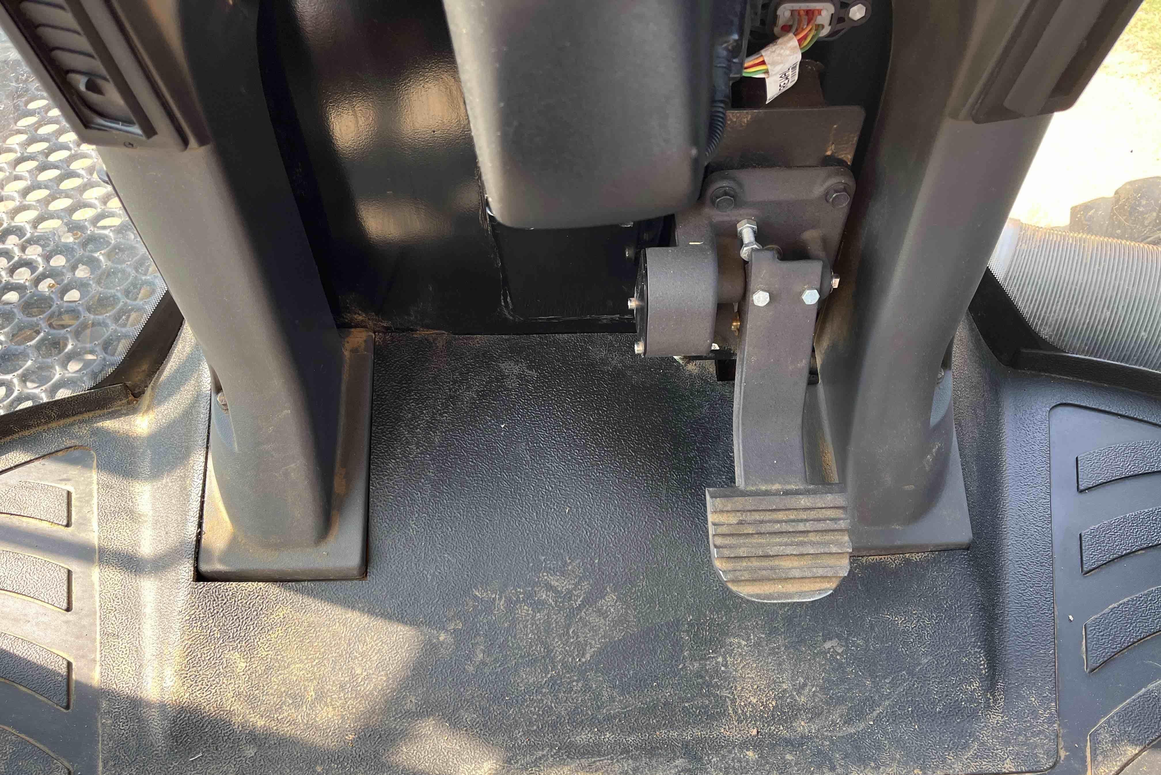 gallery 2019 RoGator RG1300C Self-Propelled Sprayer