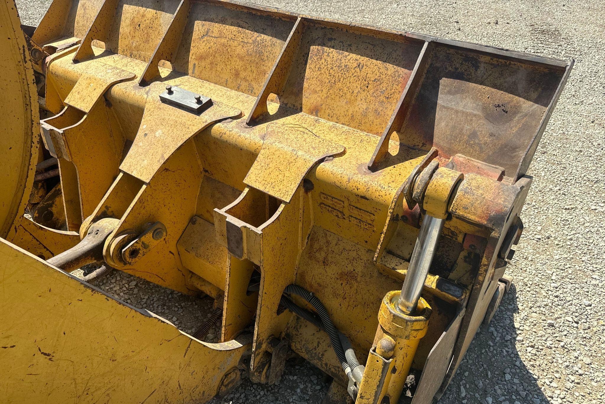 gallery 2002 Caterpillar 953C track loader