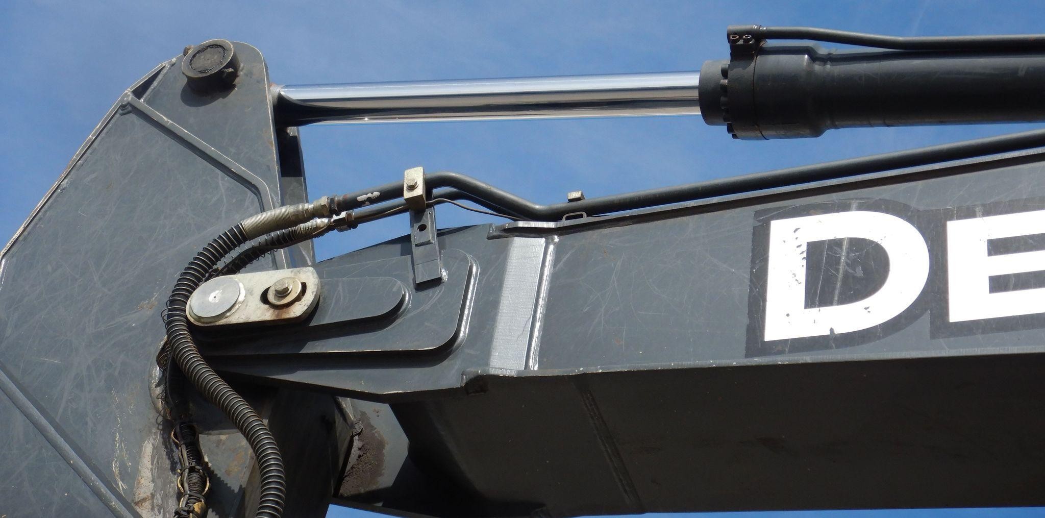 gallery 2011 John Deere 240DLC excavator