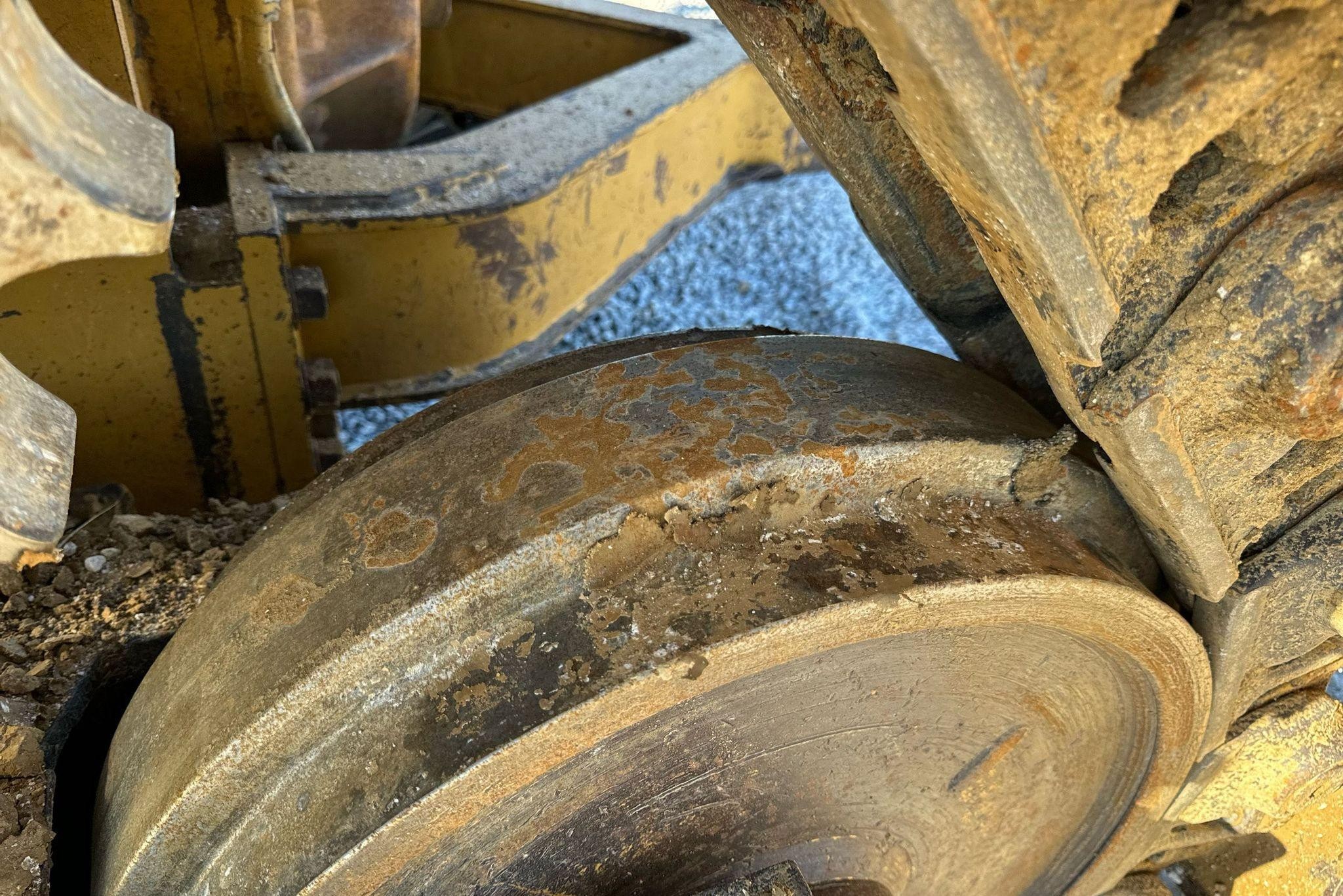 gallery 2011 Caterpillar D6T XL dozer