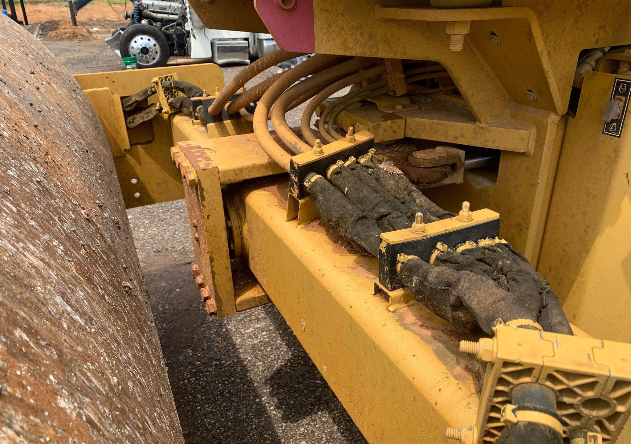 gallery 2008 Caterpillar CS56 single drum vibratory roller