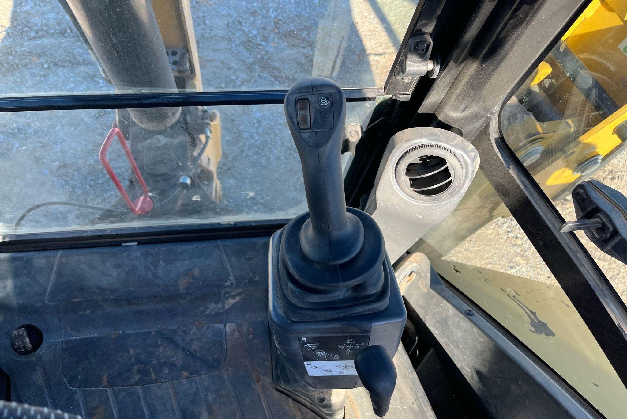 gallery 2021 Caterpillar 420ST HRC backhoe