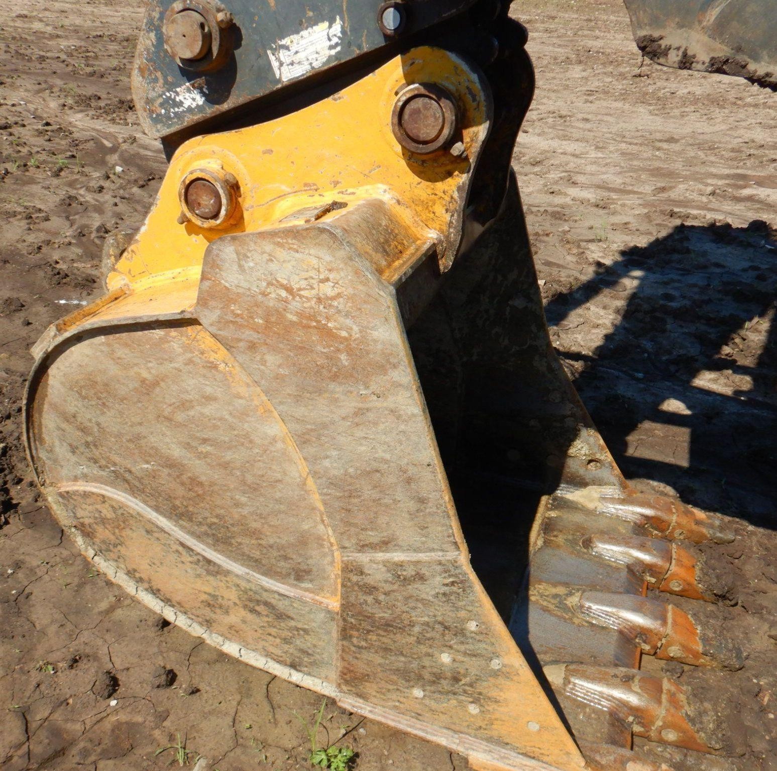 gallery 2011 John Deere 200DLC  excavator
