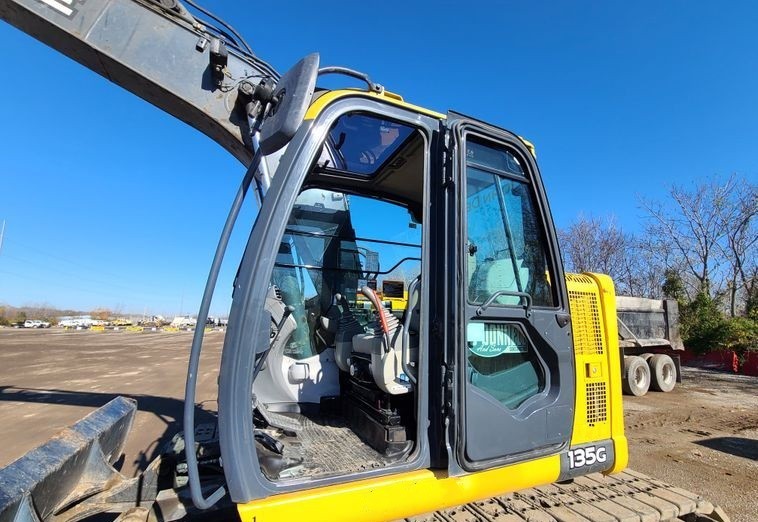gallery 2014 John Deere 135G excavator