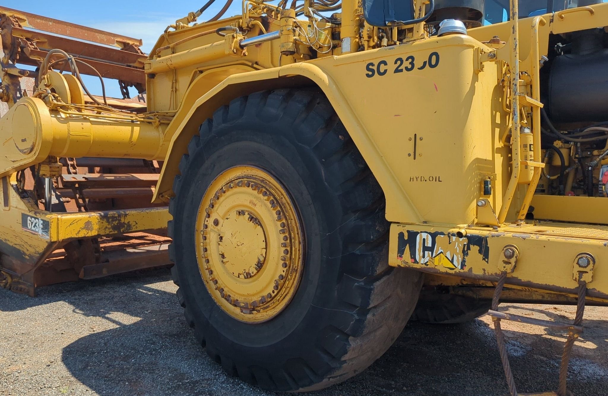 gallery 1995 Caterpillar 623F Elevating Scraper