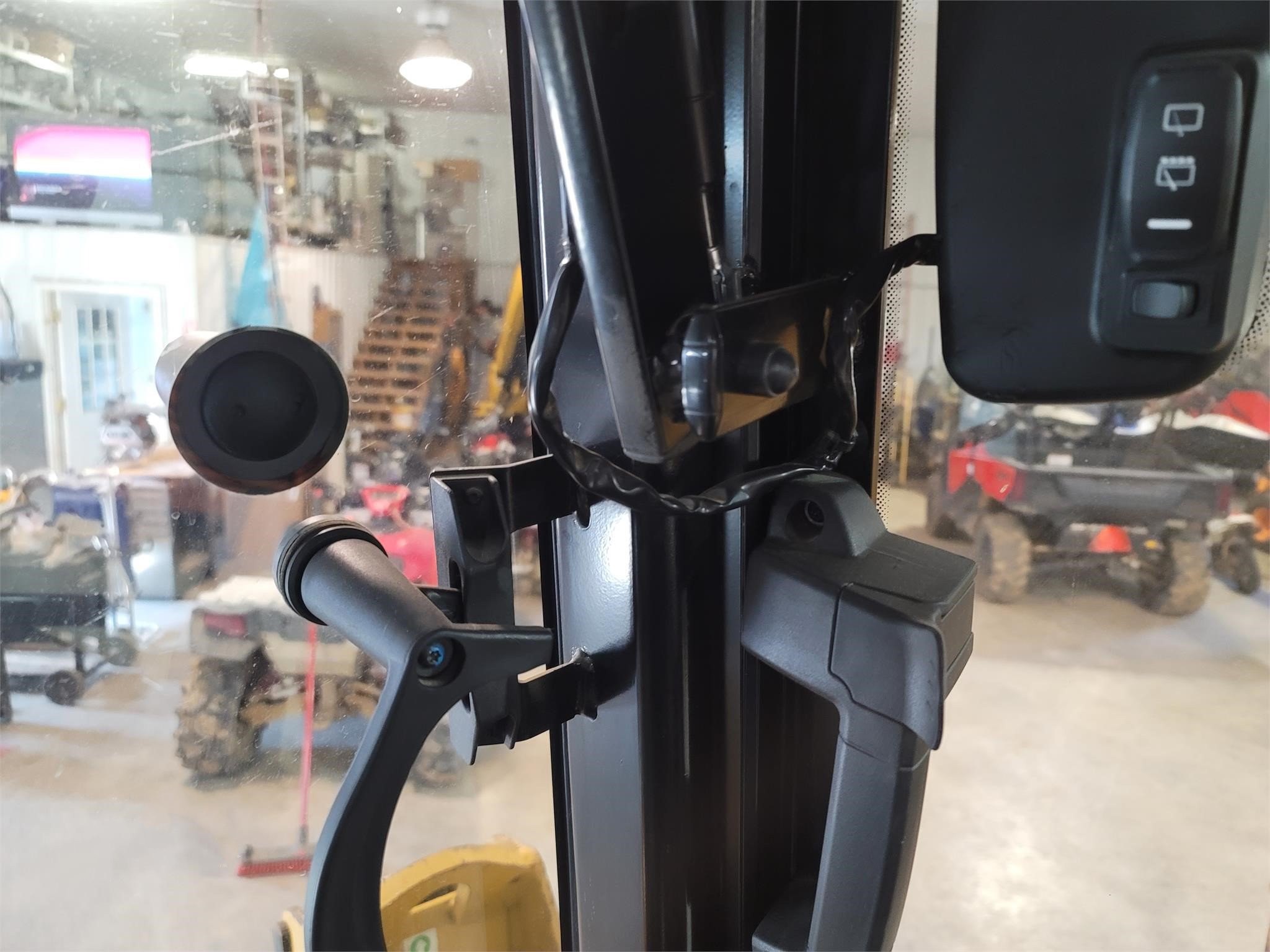 gallery 2018 Caterpillar 420F2 Backhoe