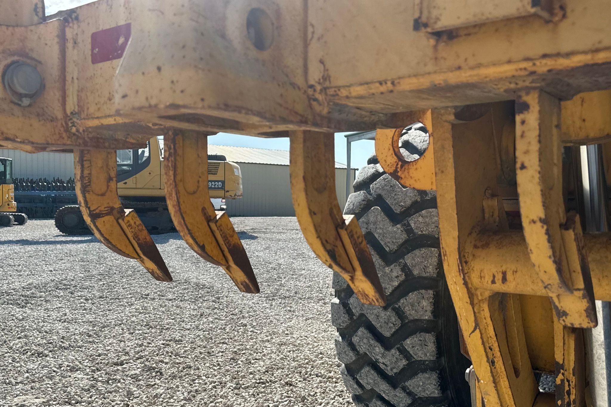 gallery 2013 John Deere 772G motor grader