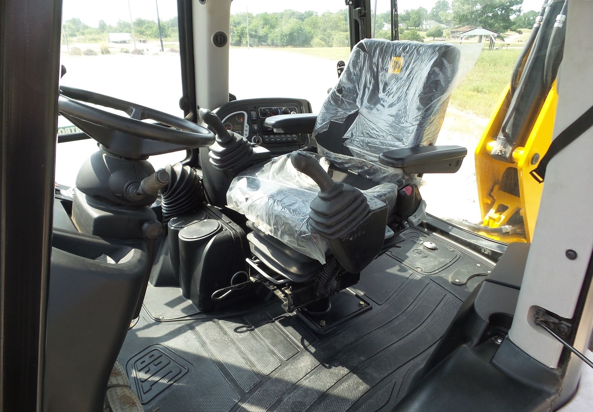 gallery 2016 JCB 3CX-15 backhoe