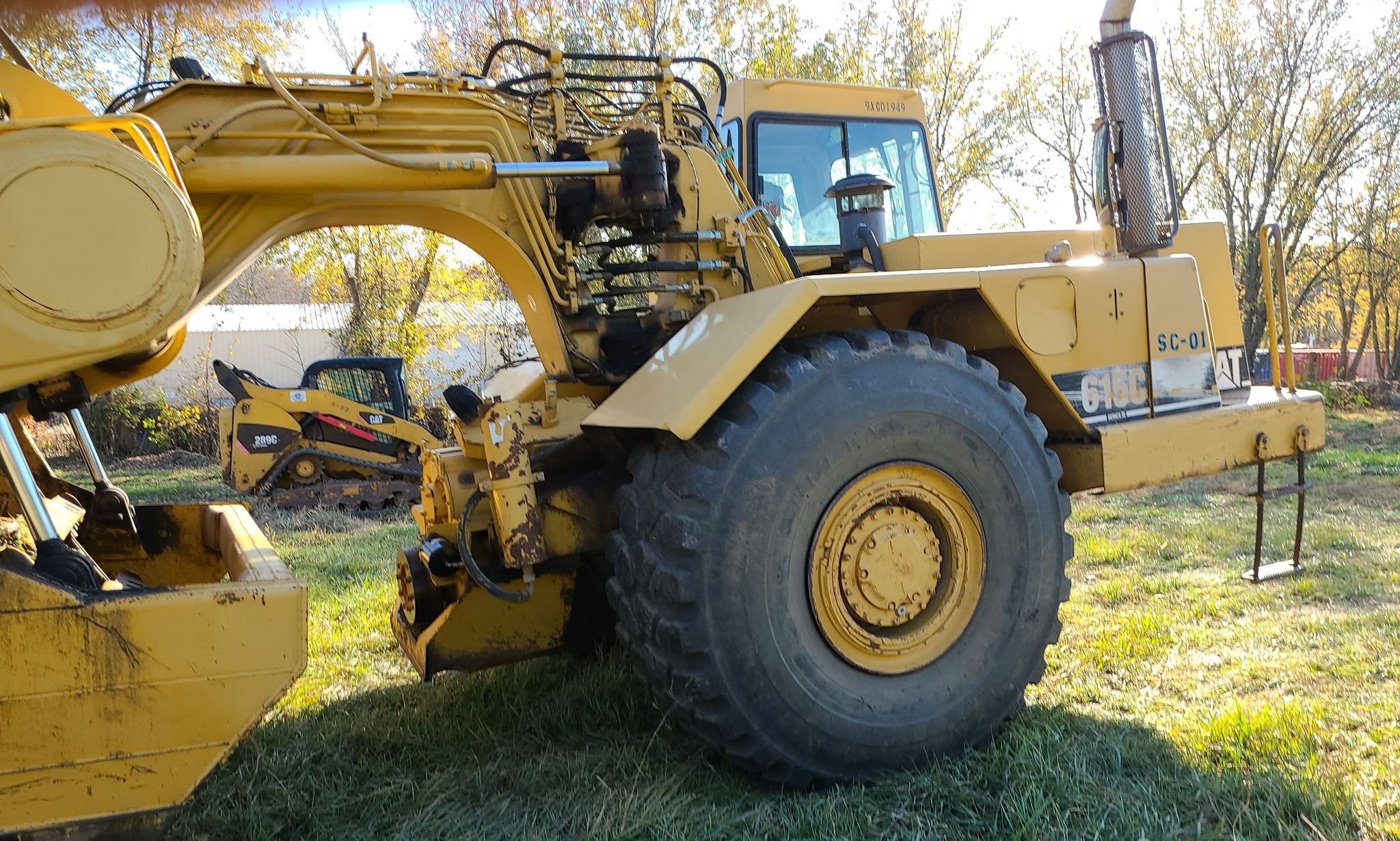 gallery 2006 Caterpillar 615C Series II elevating scraper