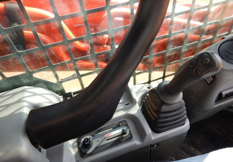 gallery 2014 Kubota SVL90-2 tracked skid steer loader