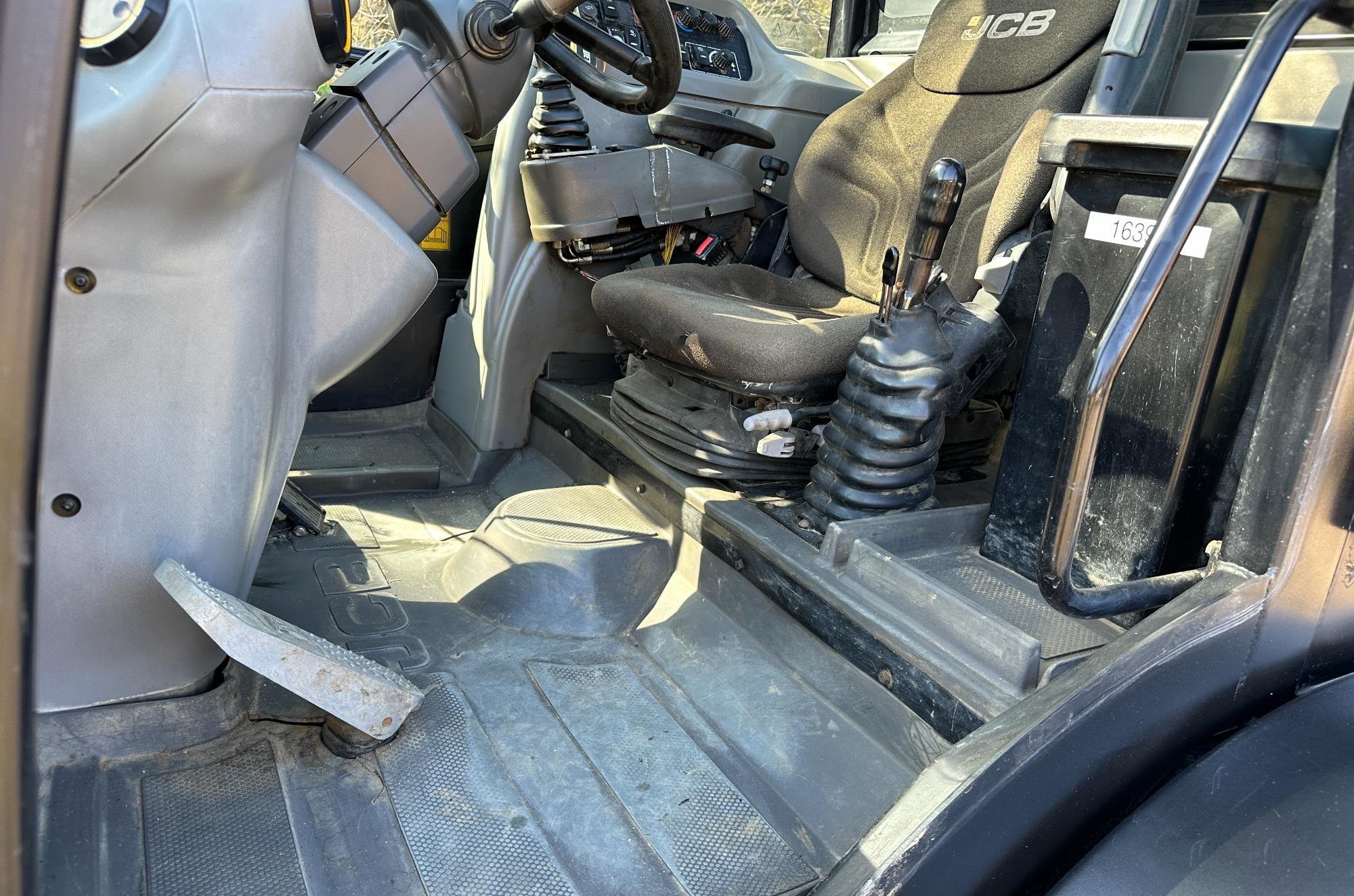 gallery 2017 JCB TM320 4x4 Telehandler