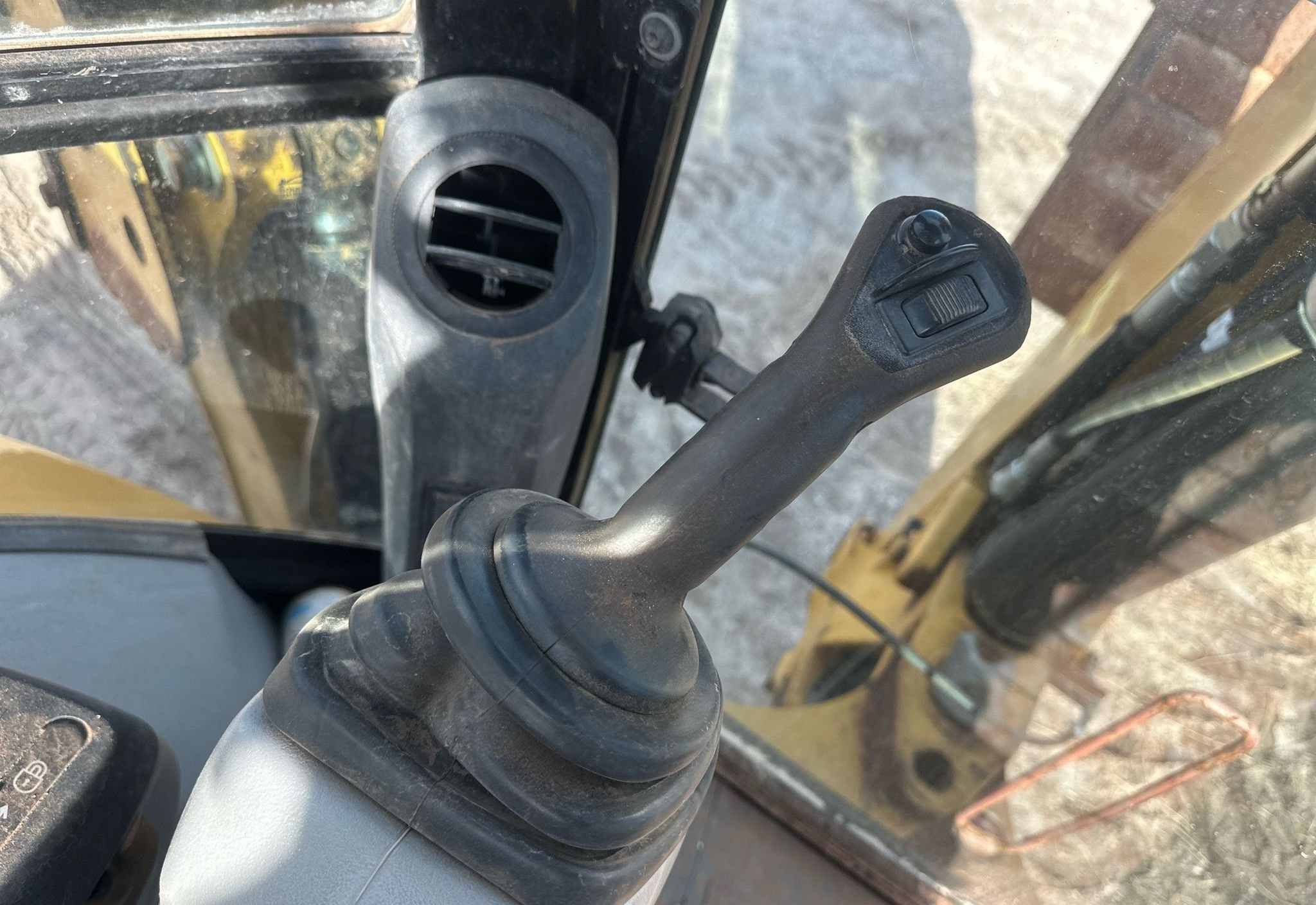 gallery 2015 Caterpillar 420F backhoe