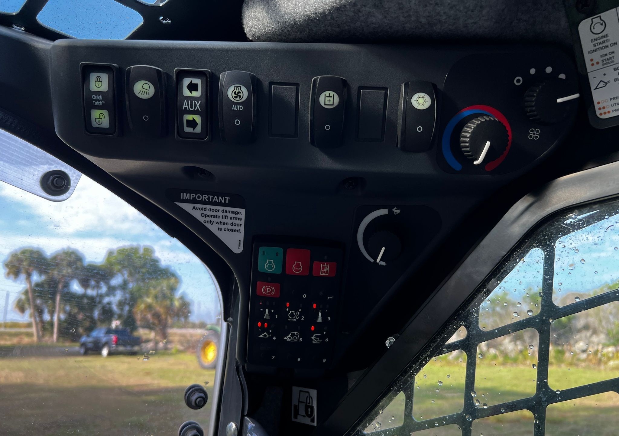gallery 2022 John Deere 325G tracked skid steer