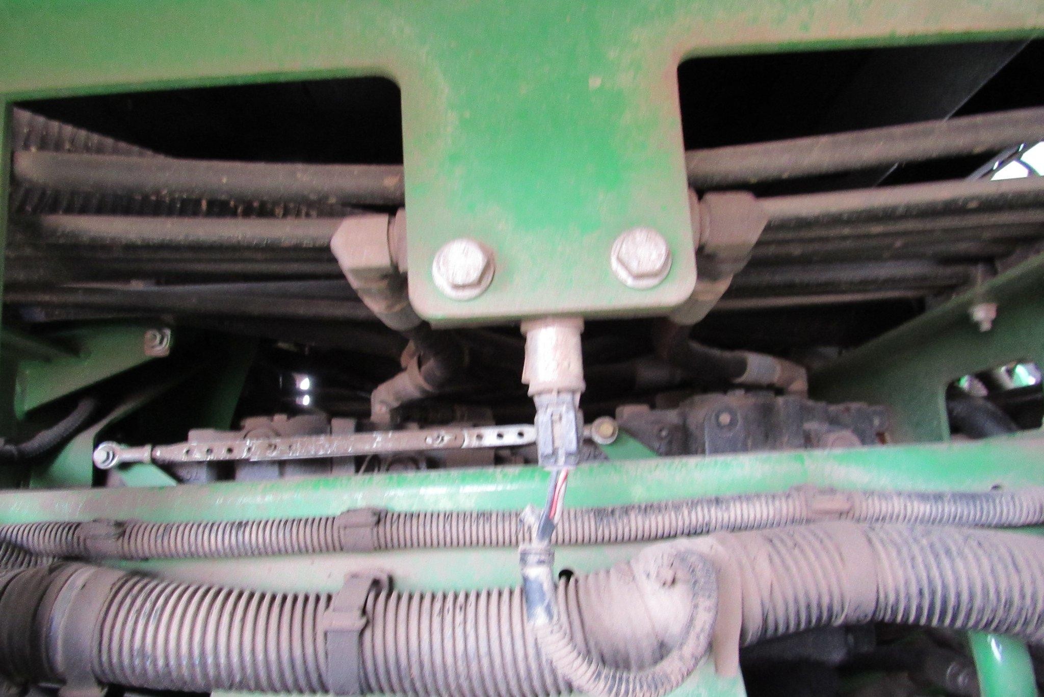 gallery 2014 John Deere R4038 self-propelled sprayer
