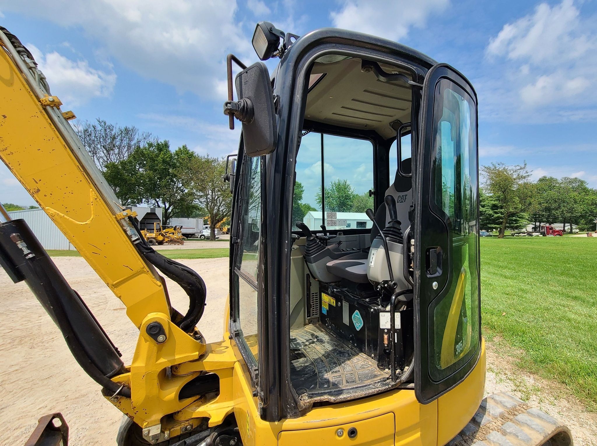 gallery 2011 Caterpillar 305.5D CR mini excavator