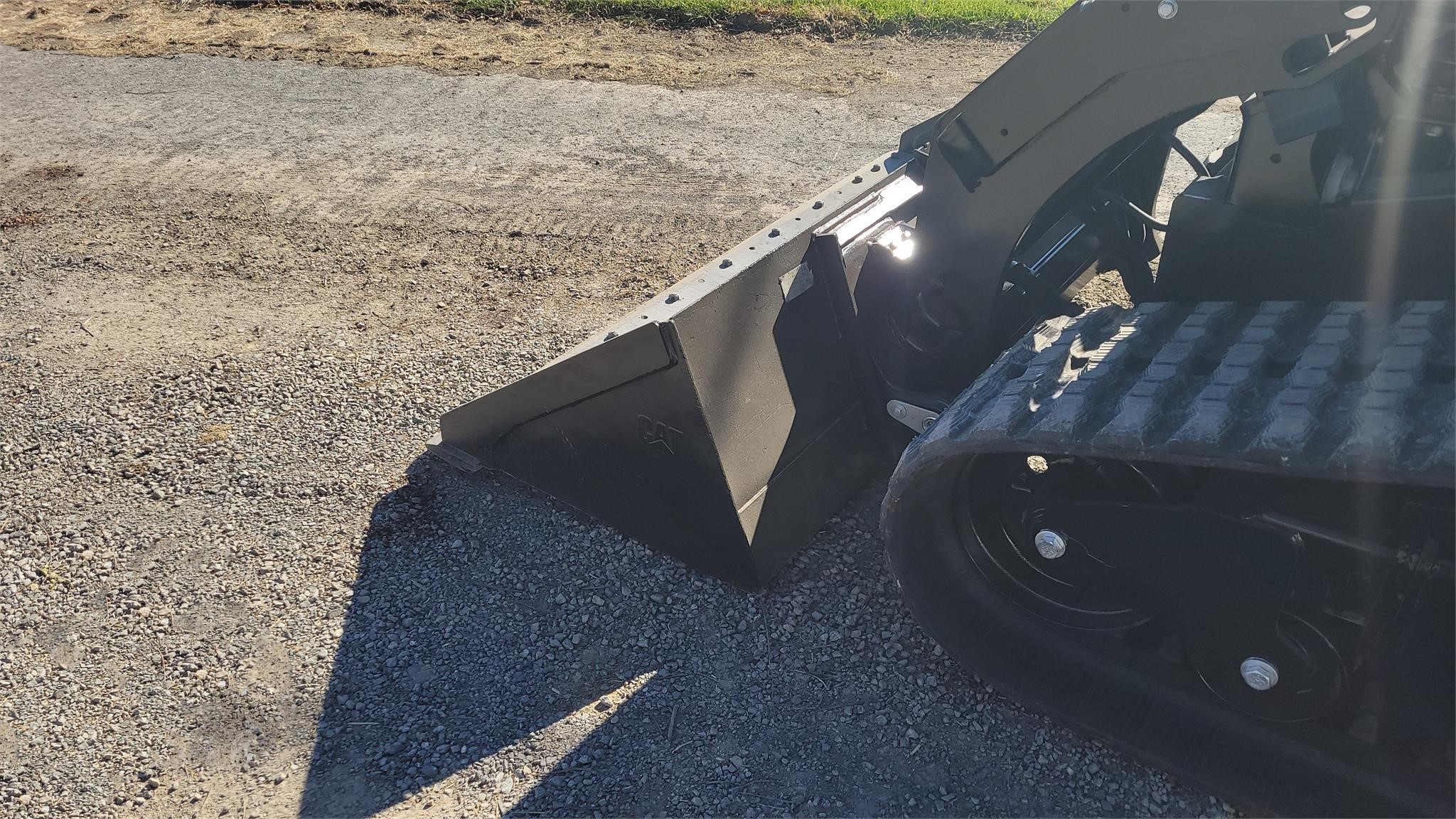gallery 2017 CATERPILLAR 299D2 Skid Steer