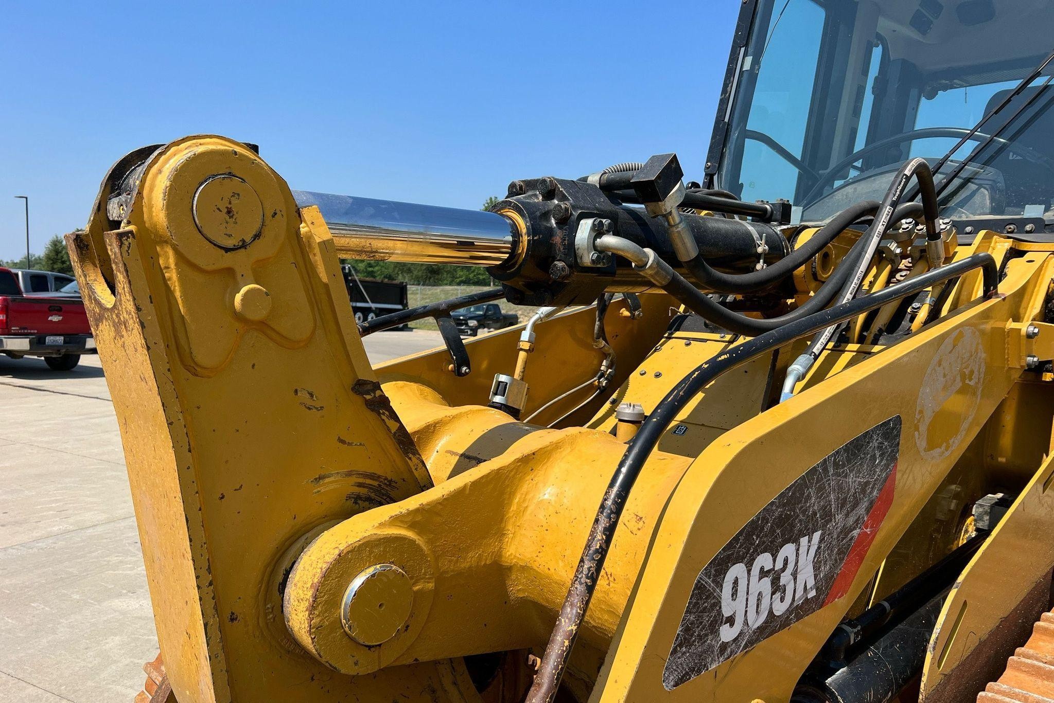 gallery 2016 Caterpillar 963K track loader