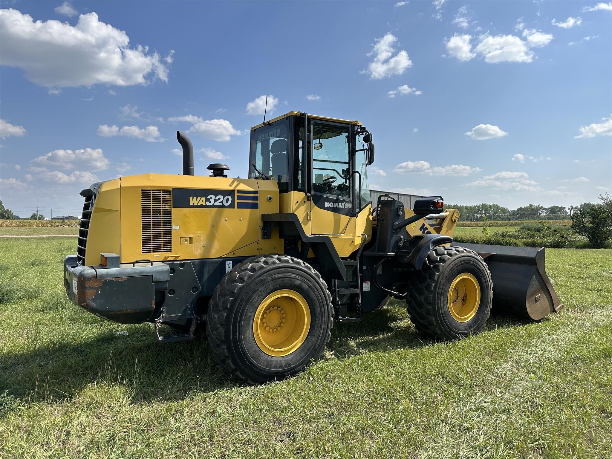 gallery 2016 KOMATSU WA320-7