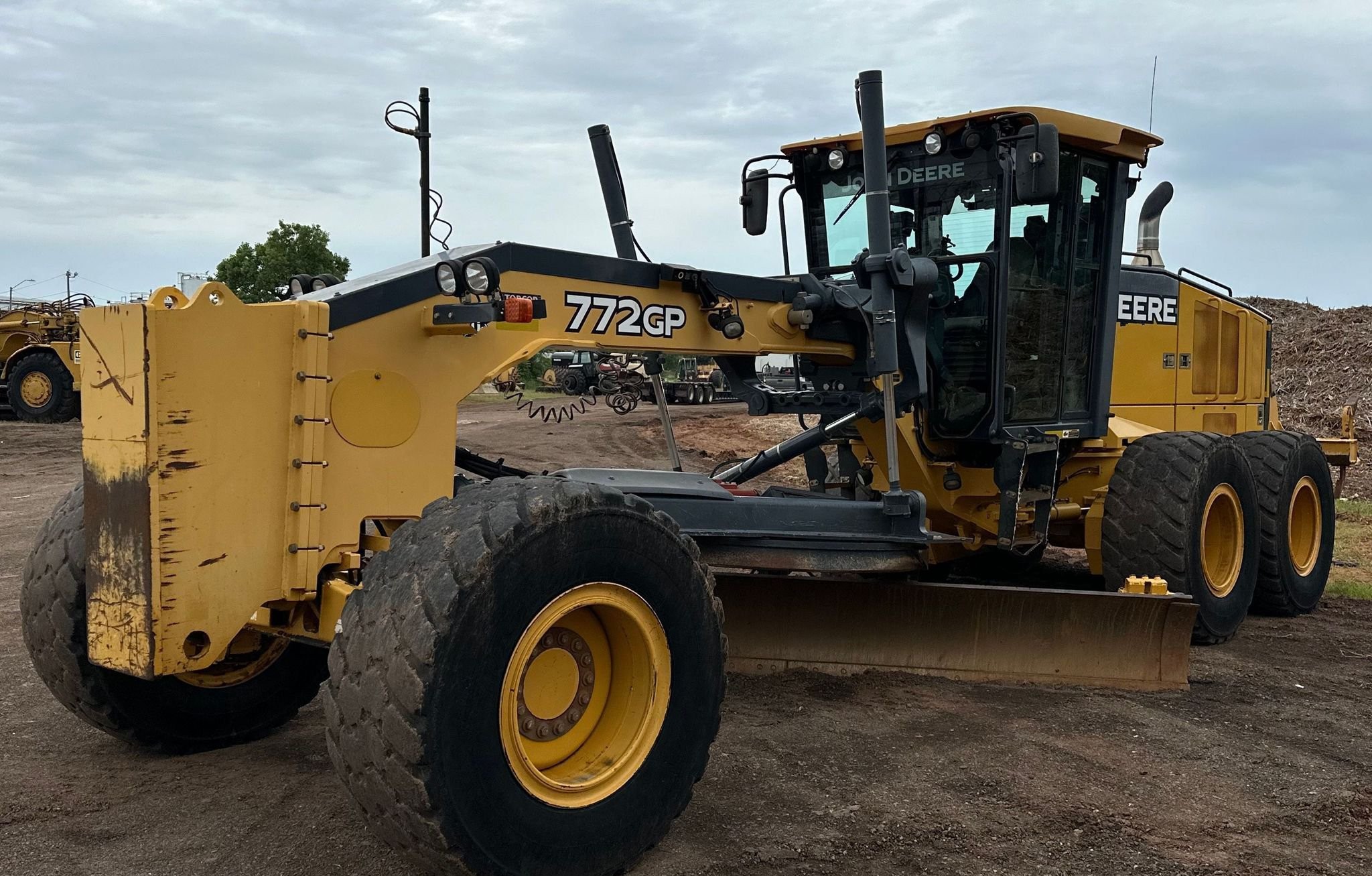 gallery 2013 John Deere 772GP motor grader
