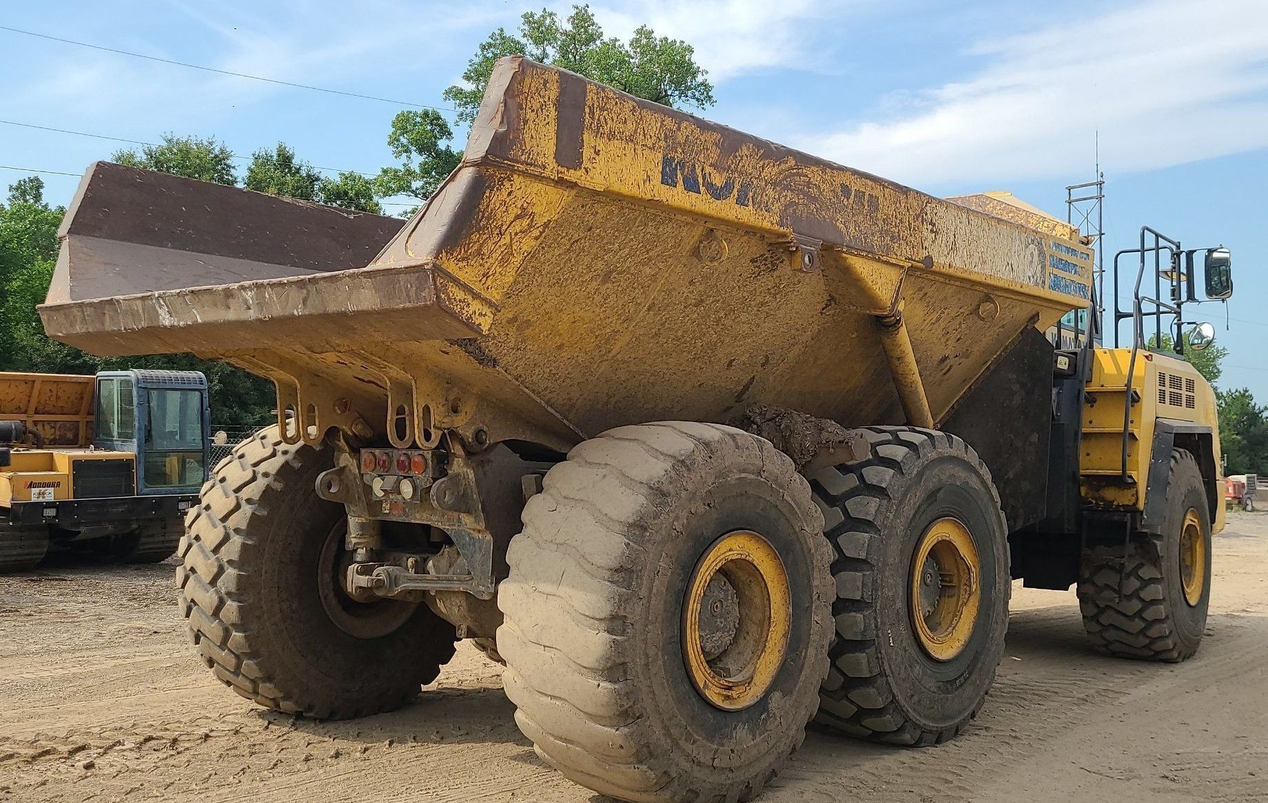 gallery 2013 Komatsu HM400-3 haul truck