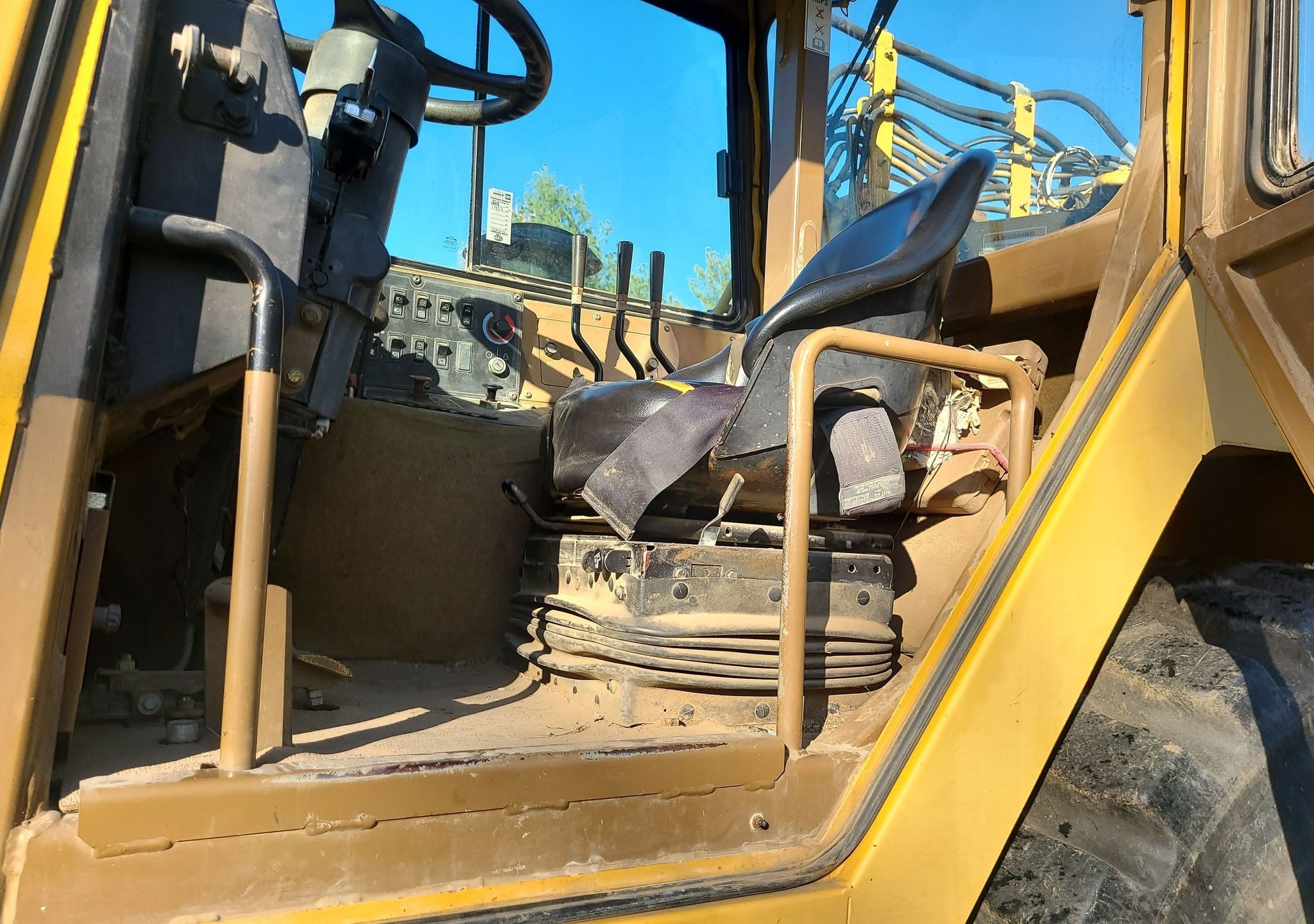 gallery 2006 Caterpillar 615C Series II elevating scraper