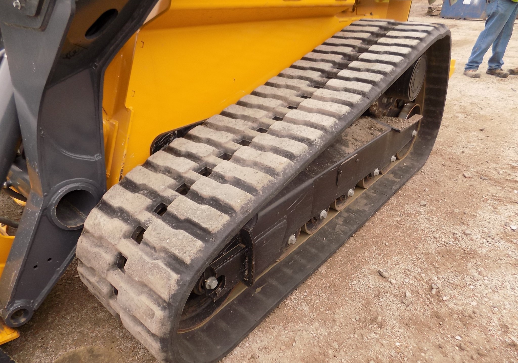gallery 2019 John Deere 333G tracked skid steer loader1