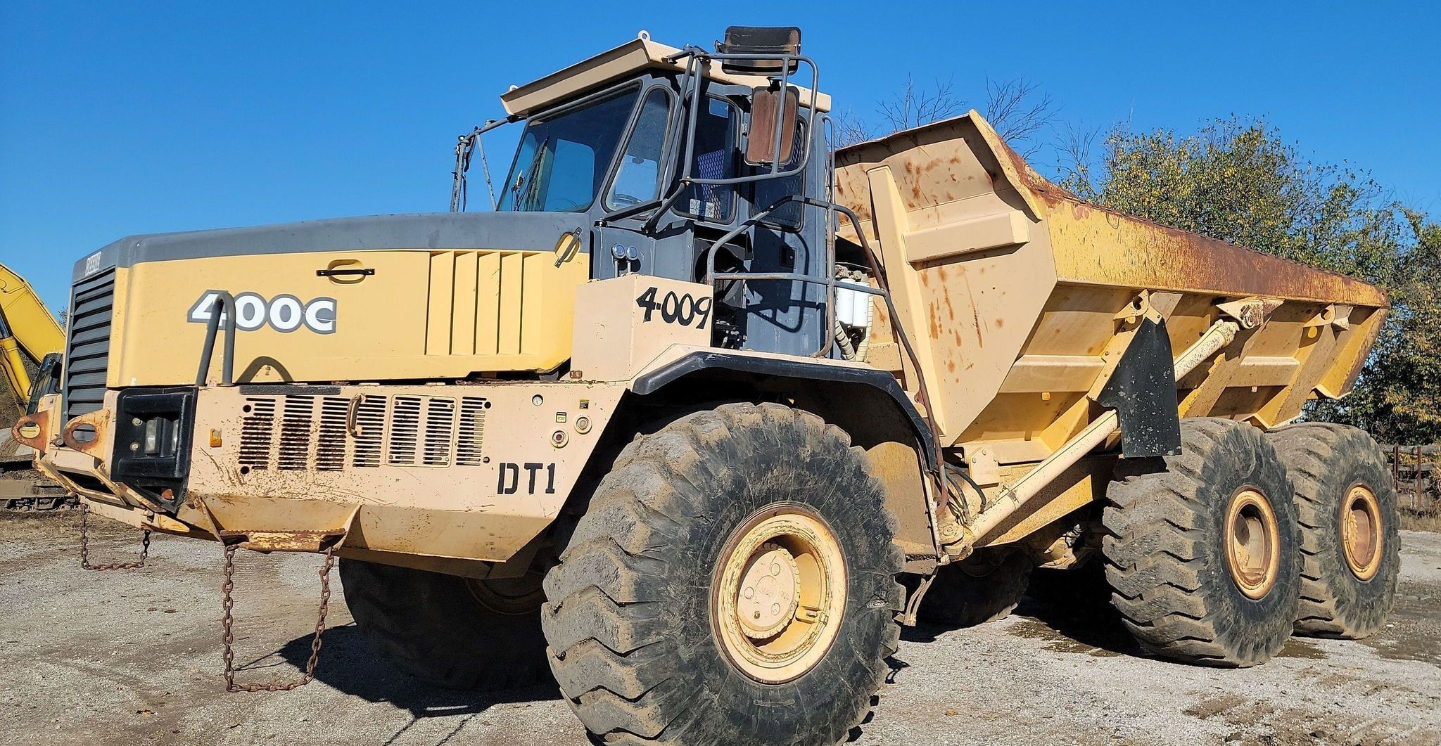 gallery 2001 John Deere 400C haul truck