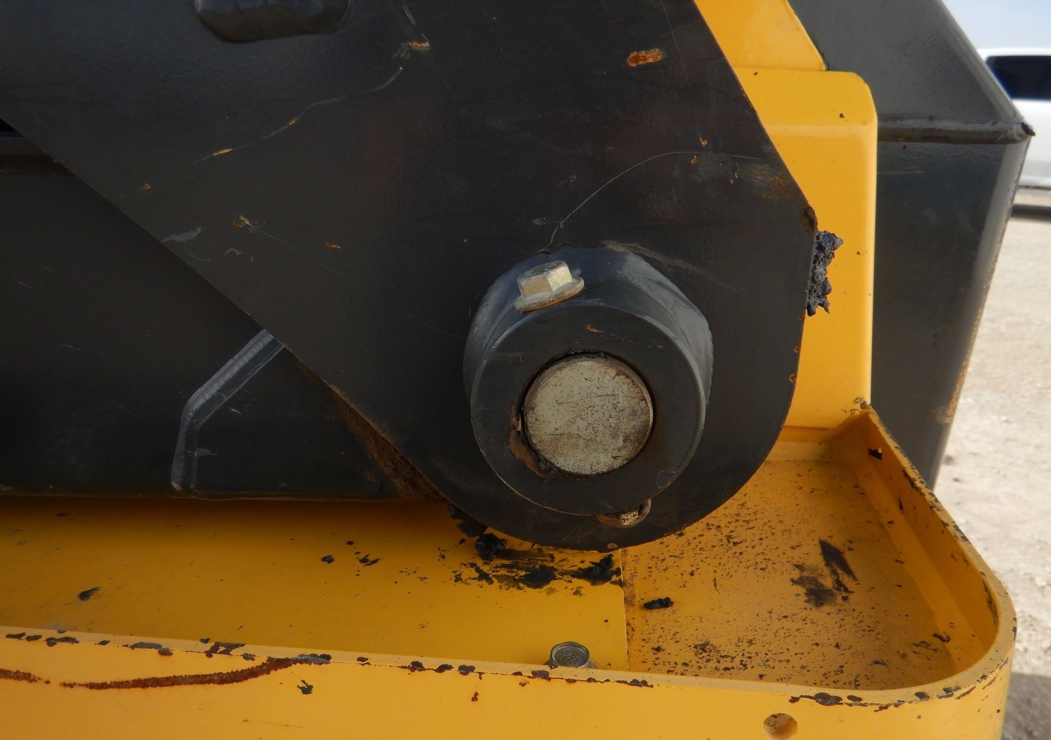 gallery New Holland C245 tracked skid steer loader
