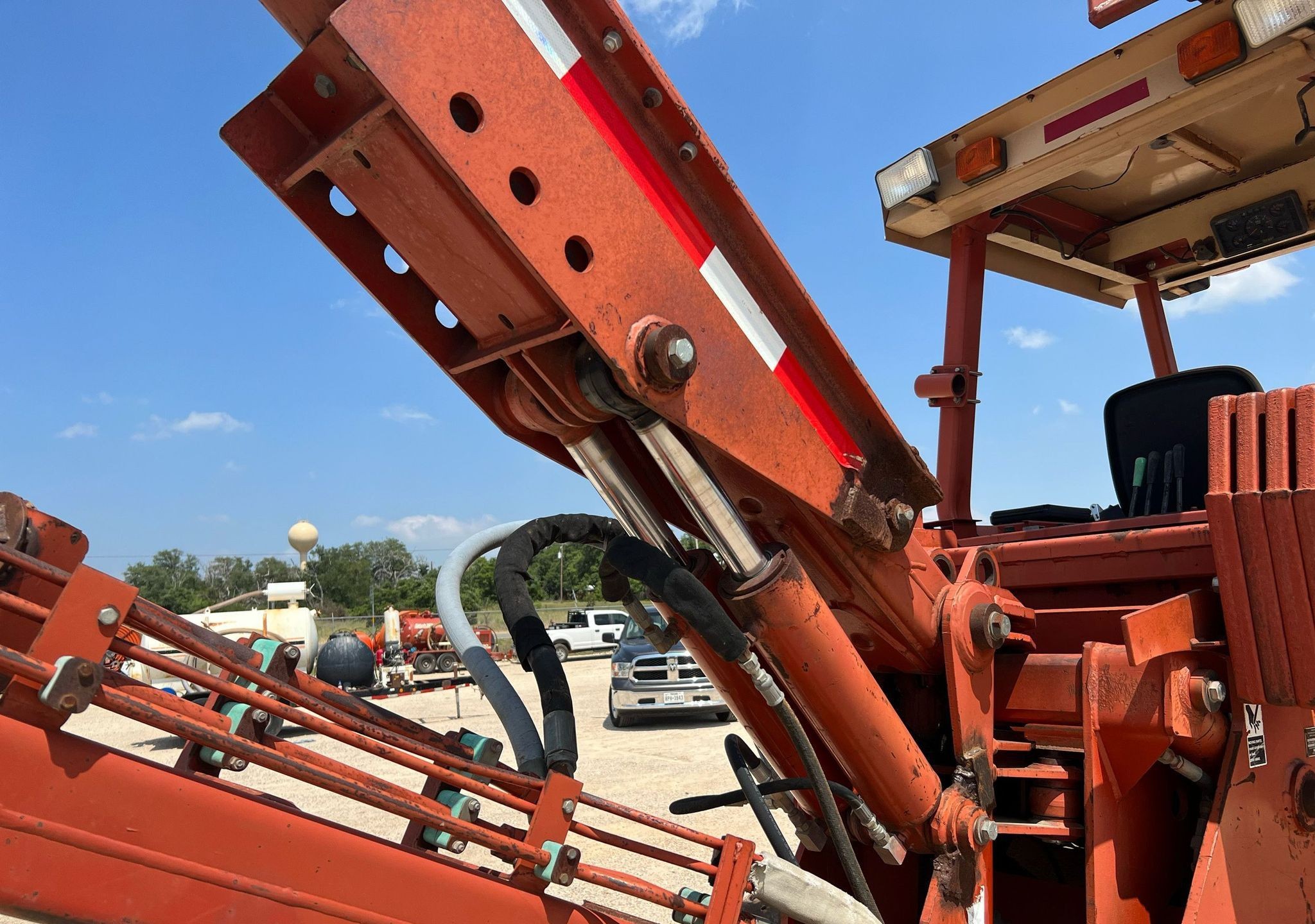 gallery 2006 Ditch Witch HT185 cable plow