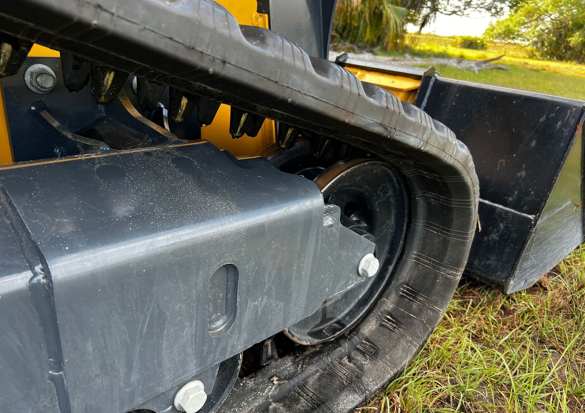 gallery 2022 John Deere 325G tracked skid steer
