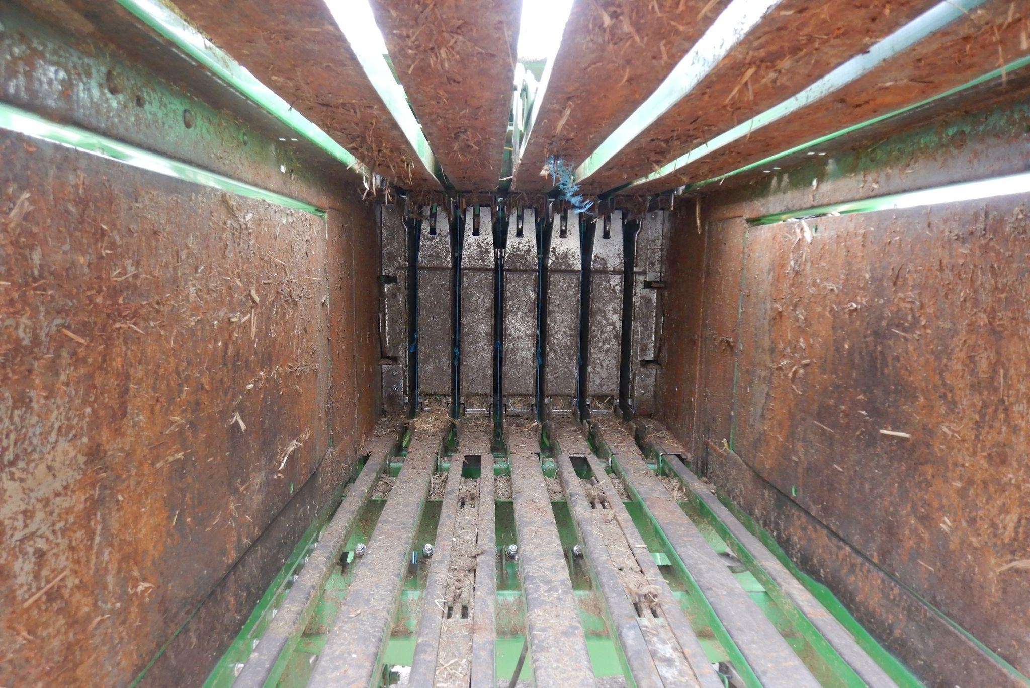 gallery 2016 John Deere L340 square baler