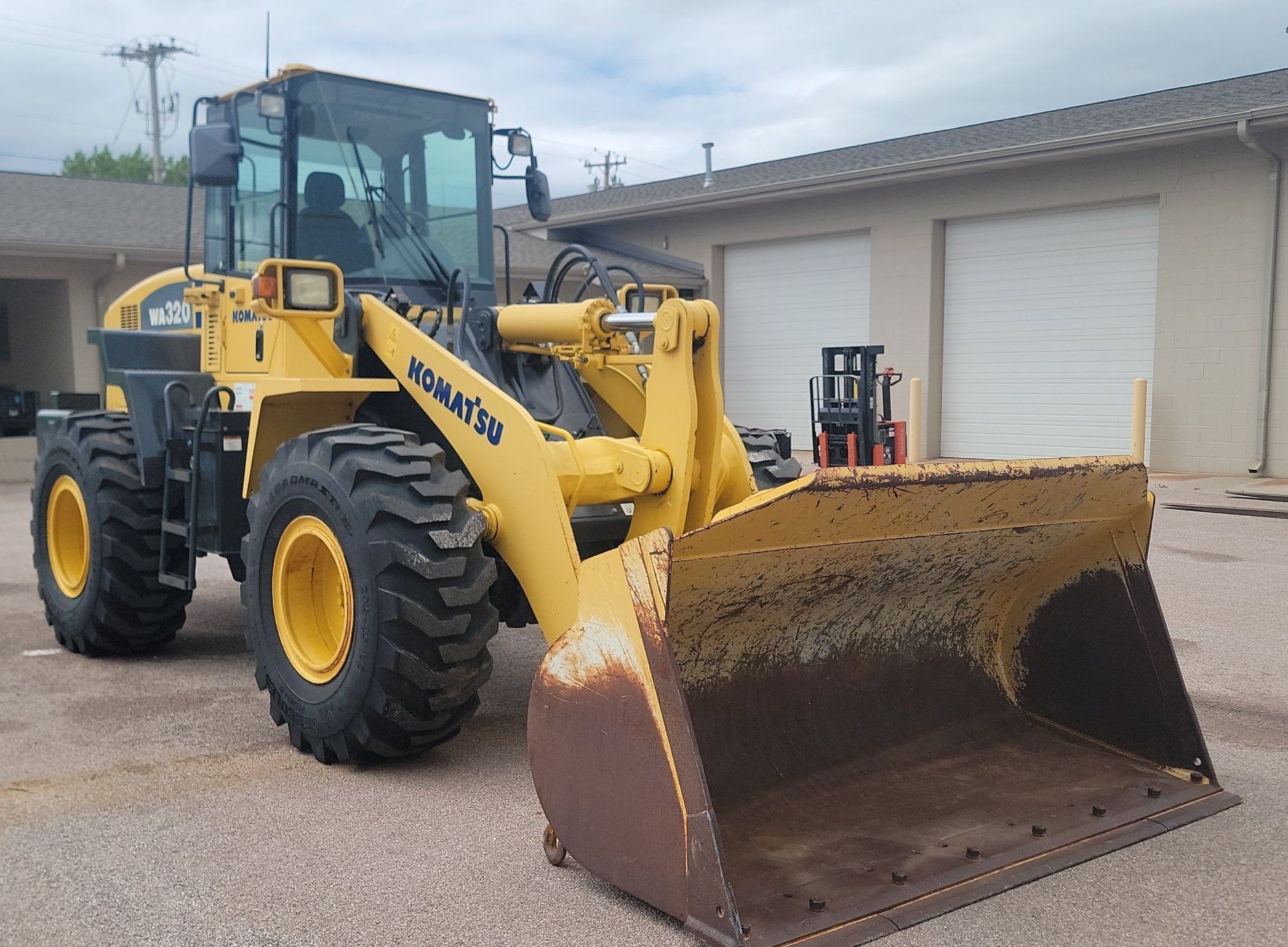gallery 2005 Komatsu WA320 wheel loader