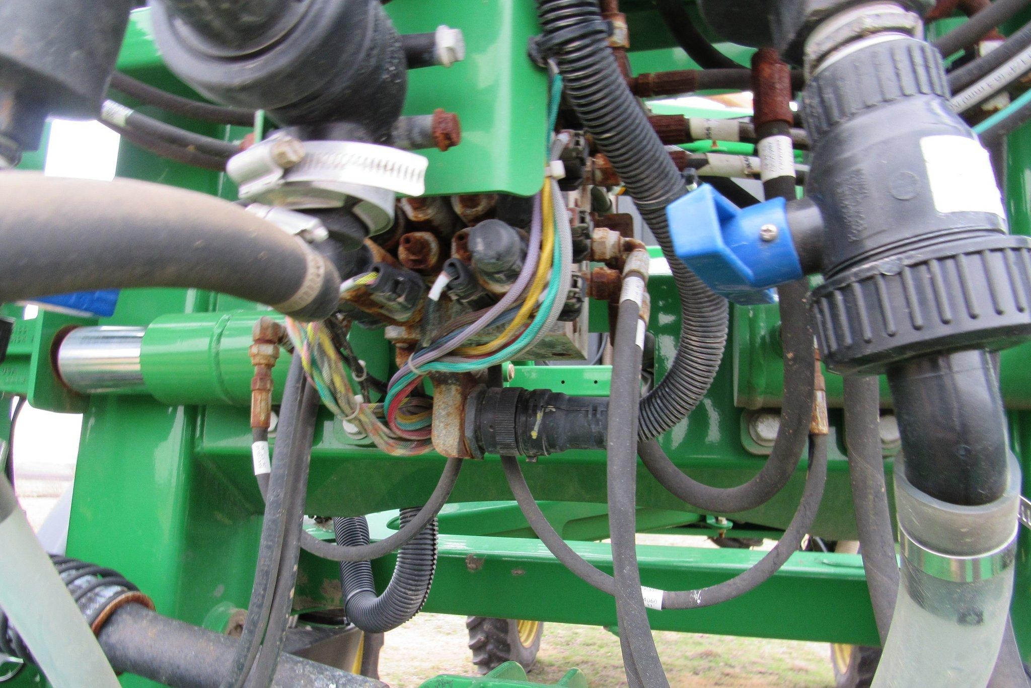 gallery 2014 John Deere R4038 self-propelled sprayer