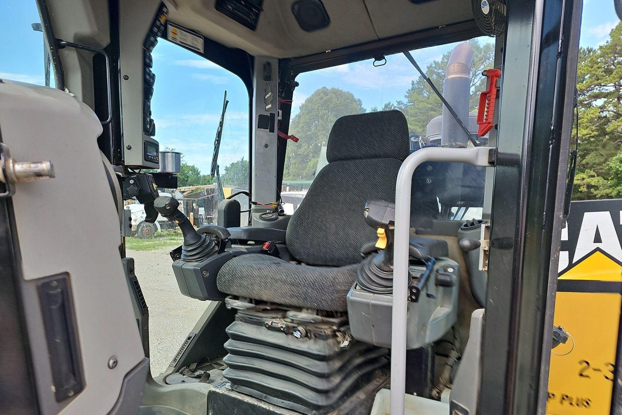 gallery 2013 Caterpillar 12M2 VHP Plus motor grader