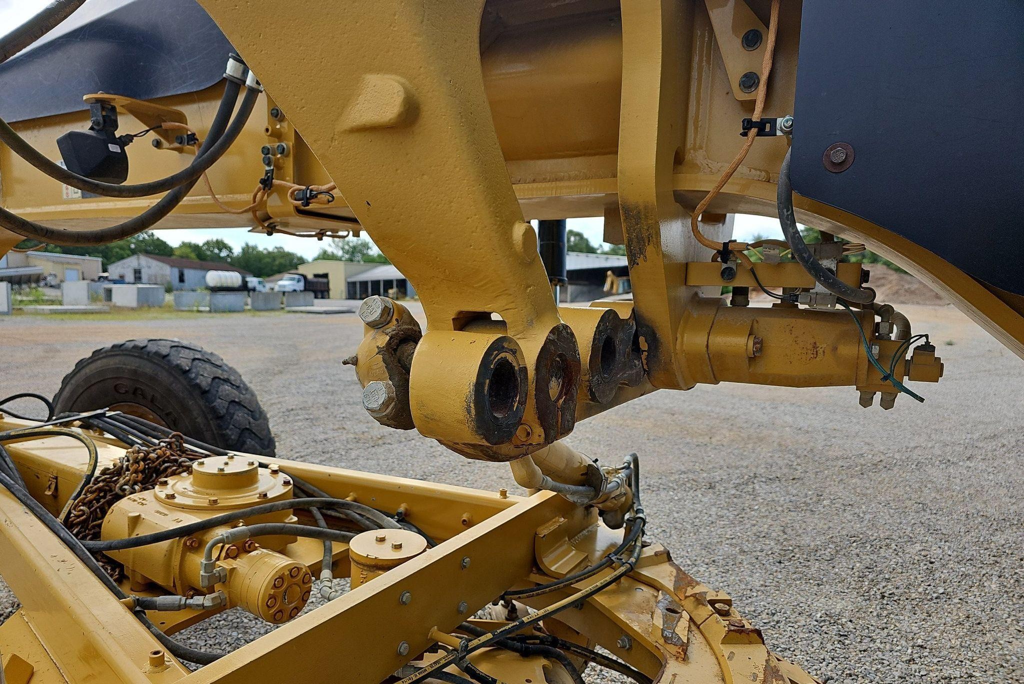 gallery 2013 Caterpillar 12M2 VHP Plus motor grader