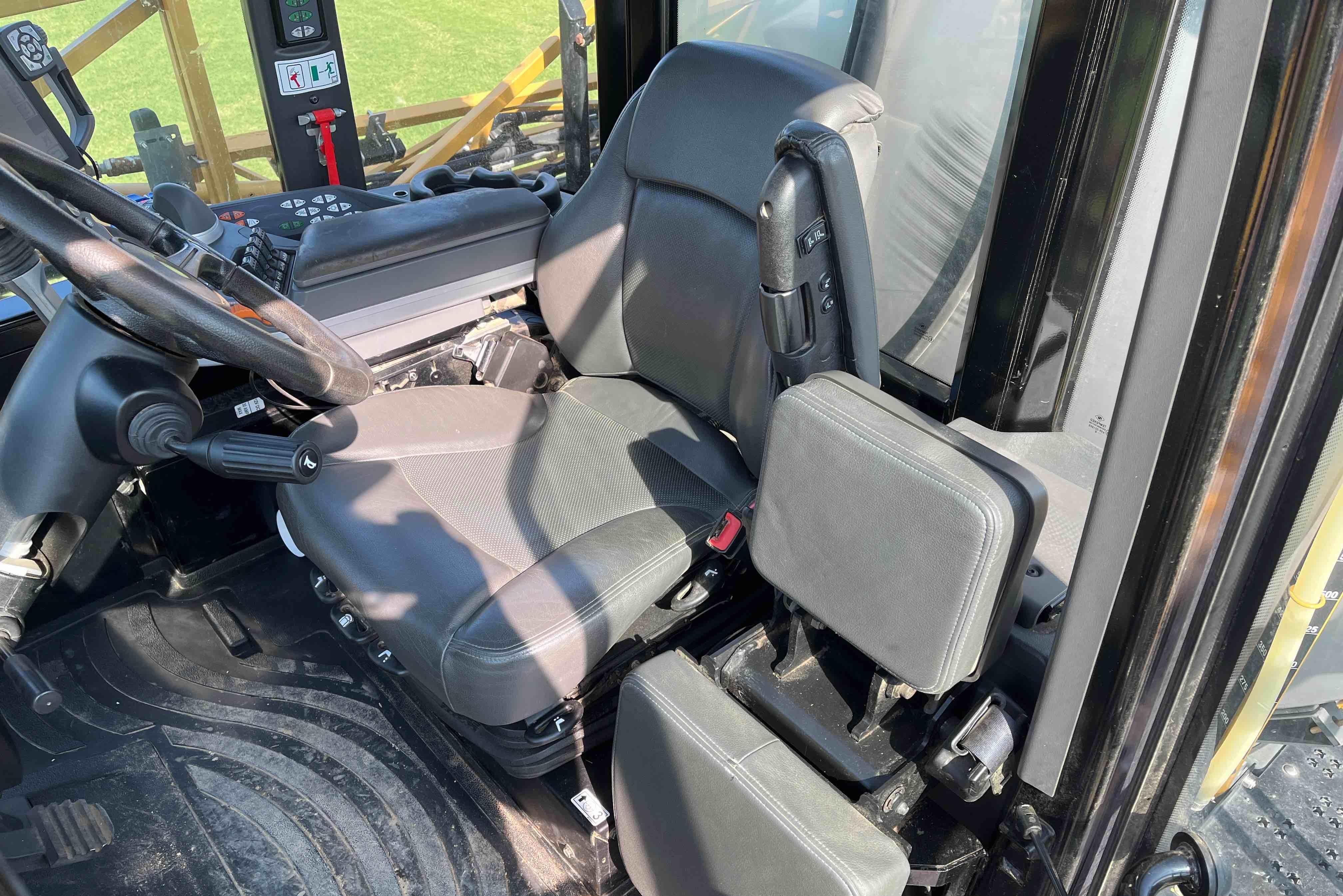 gallery 2019 RoGator RG1300C Self-Propelled Sprayer