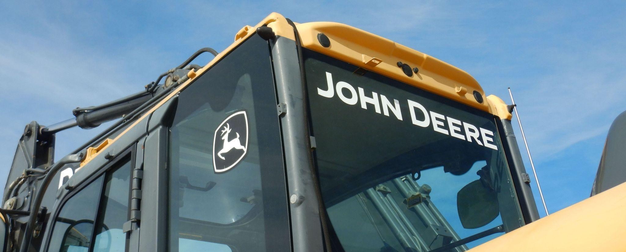 gallery 2011 John Deere 240DLC excavator