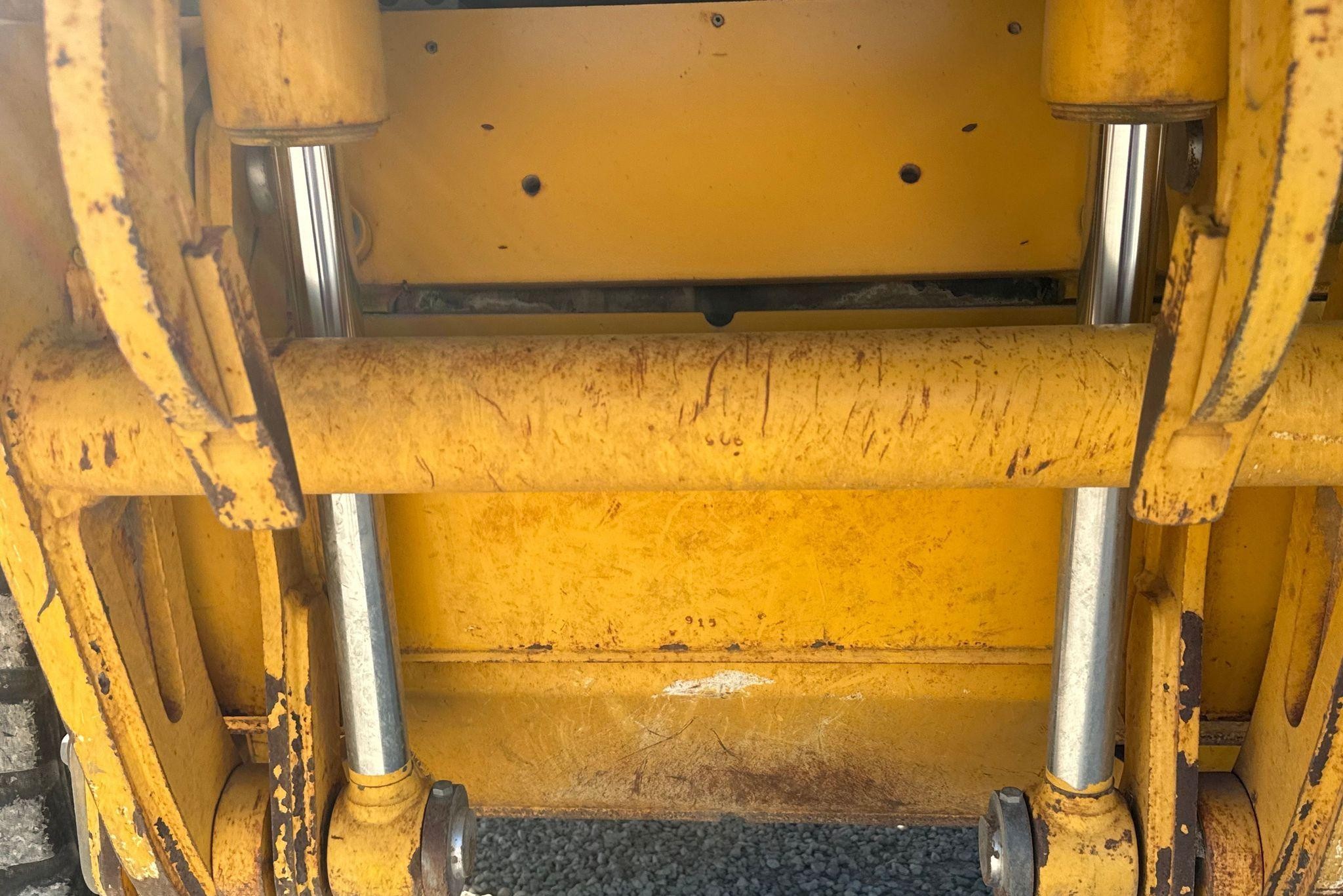 gallery 2013 John Deere 772G motor grader