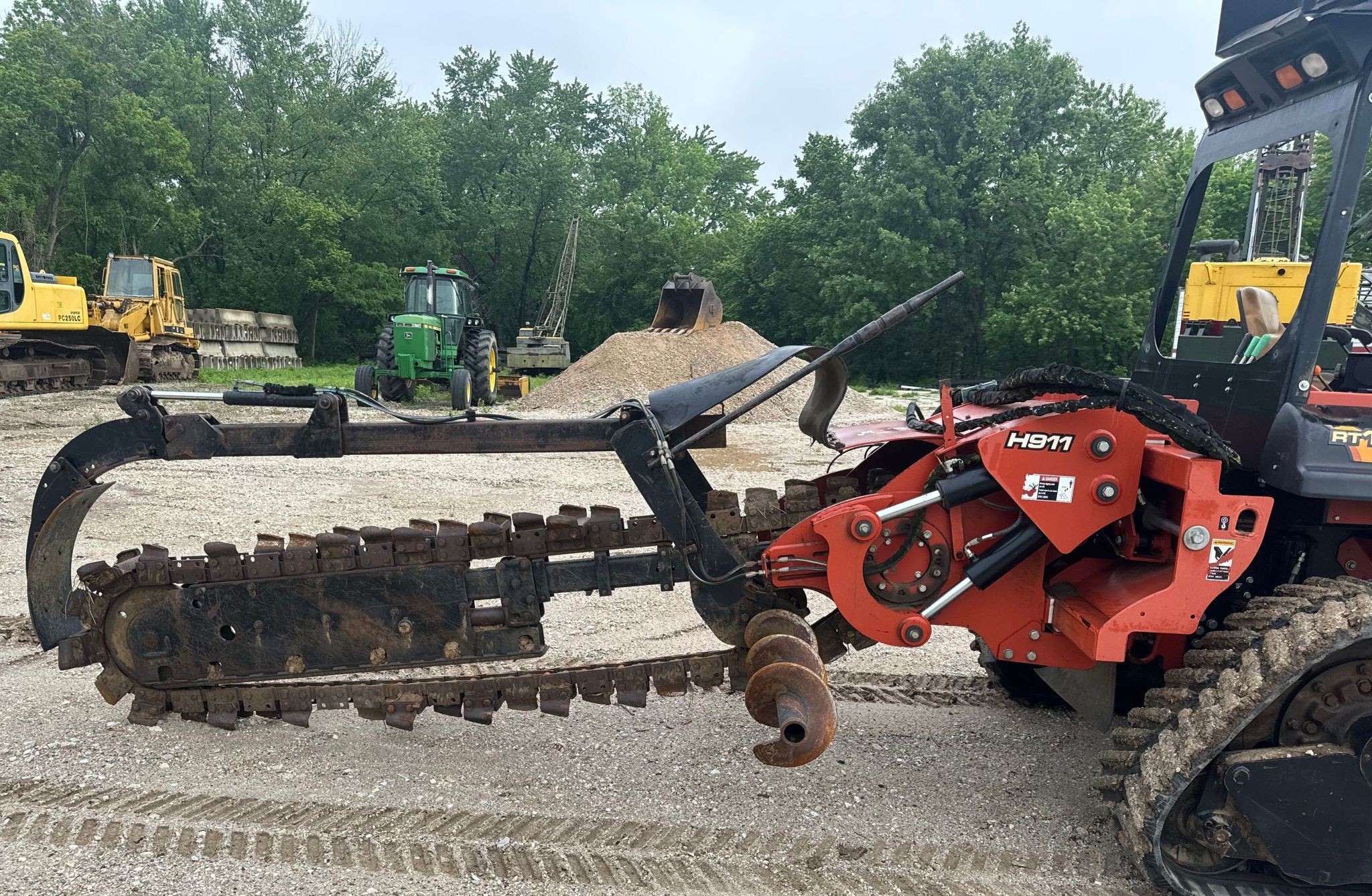 gallery 2013 Ditch Witch RT120 Quad trencher