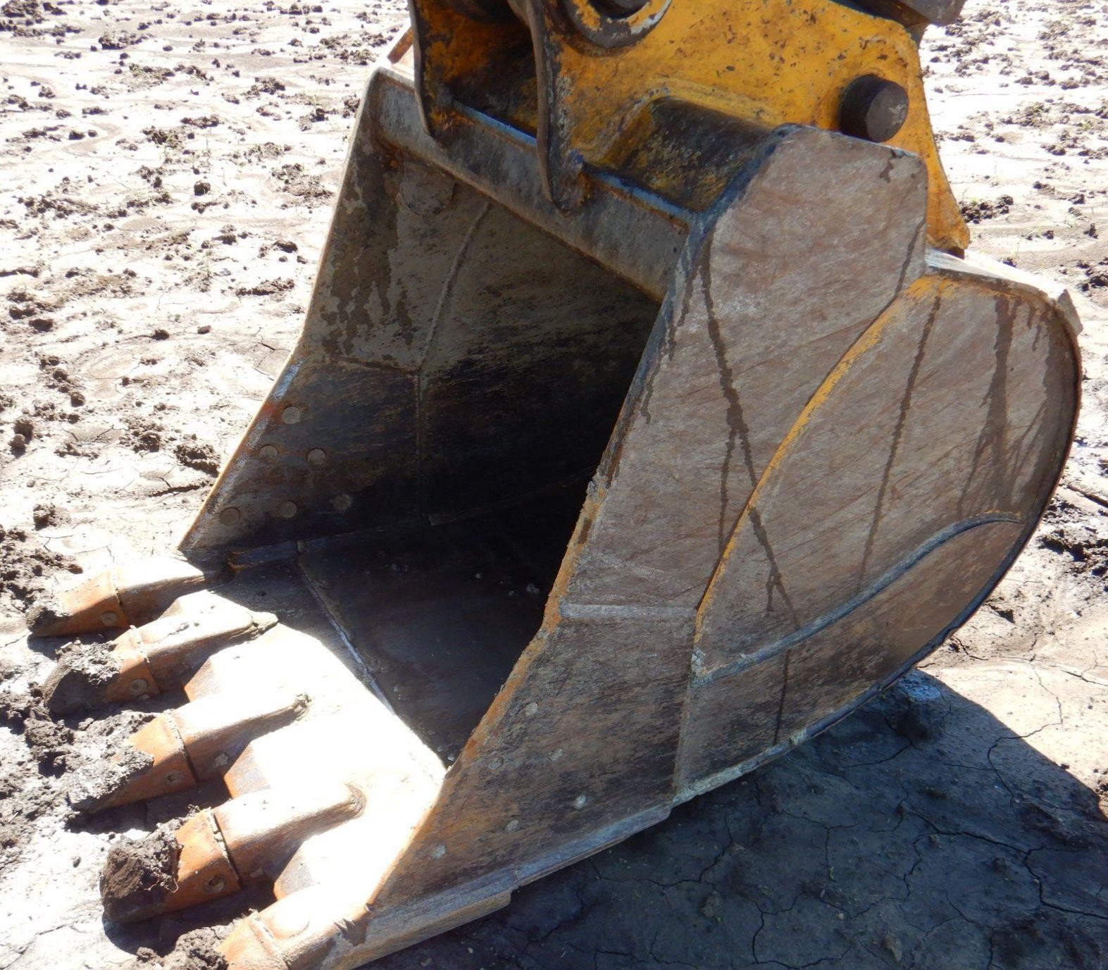 gallery 2011 John Deere 200DLC  excavator