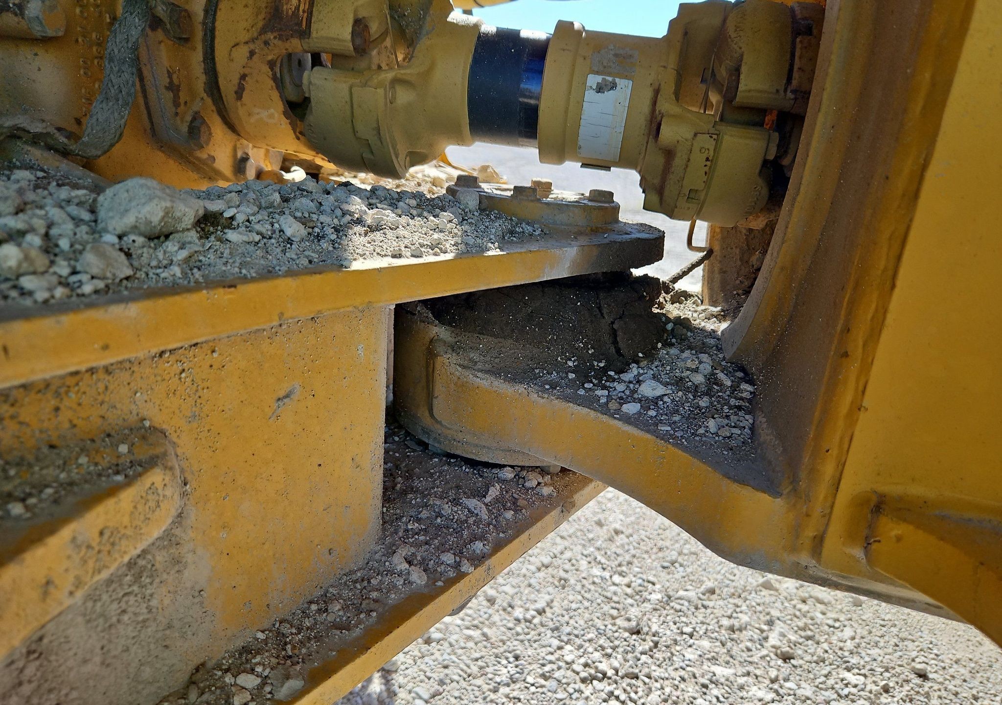 gallery 2000 John Deere 400C haul truck