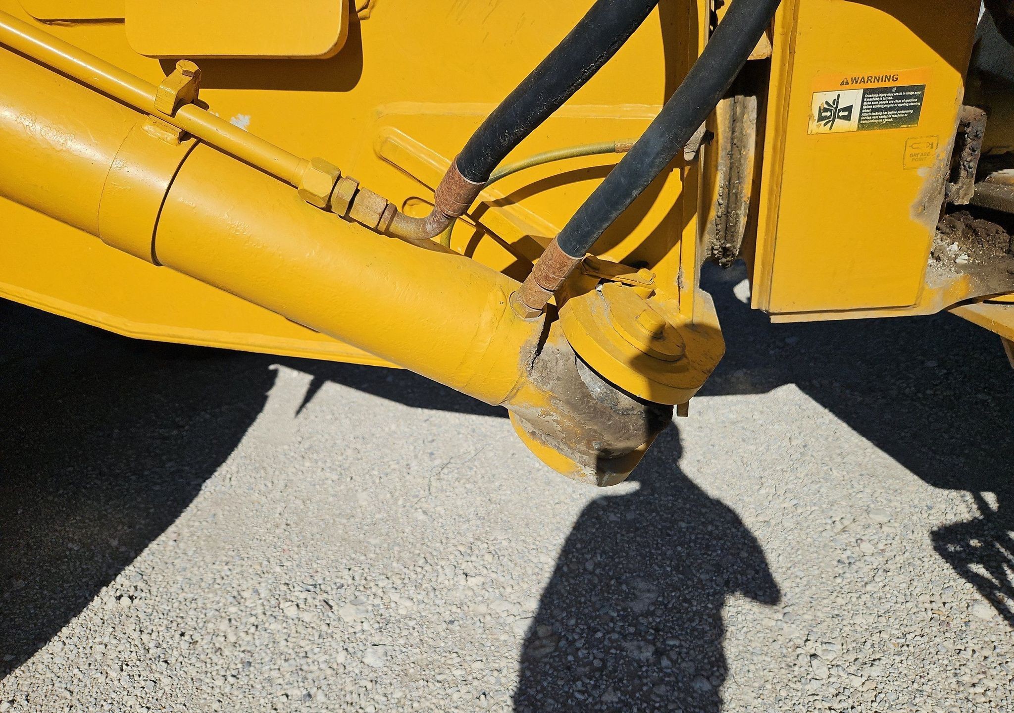 gallery 2000 John Deere 400C haul truck