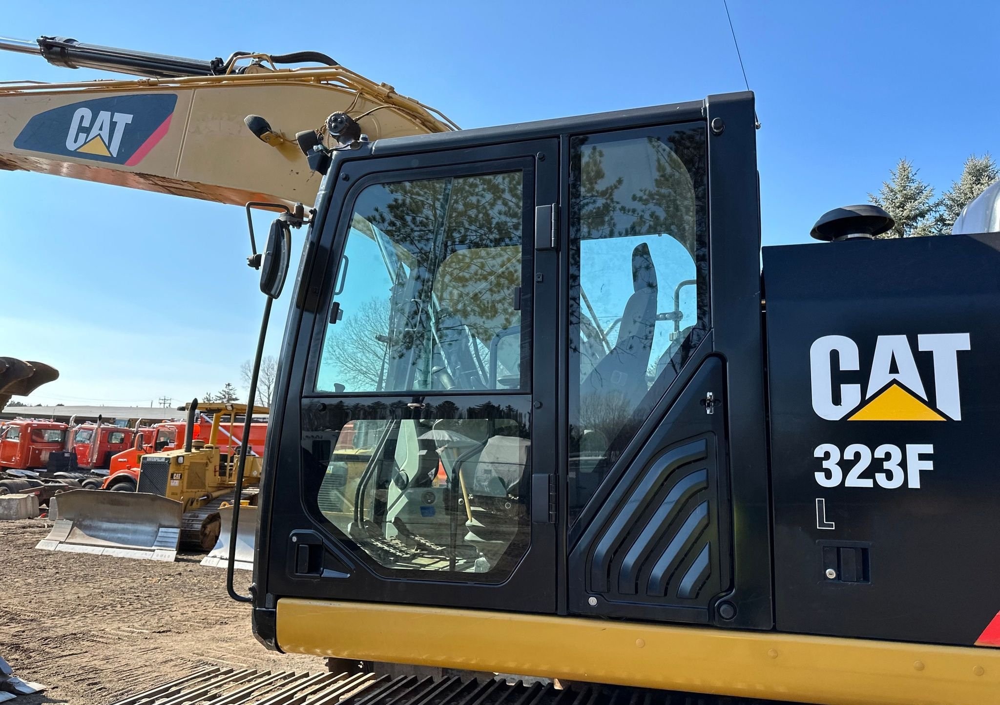 gallery 2015 Caterpillar 323FL excavator