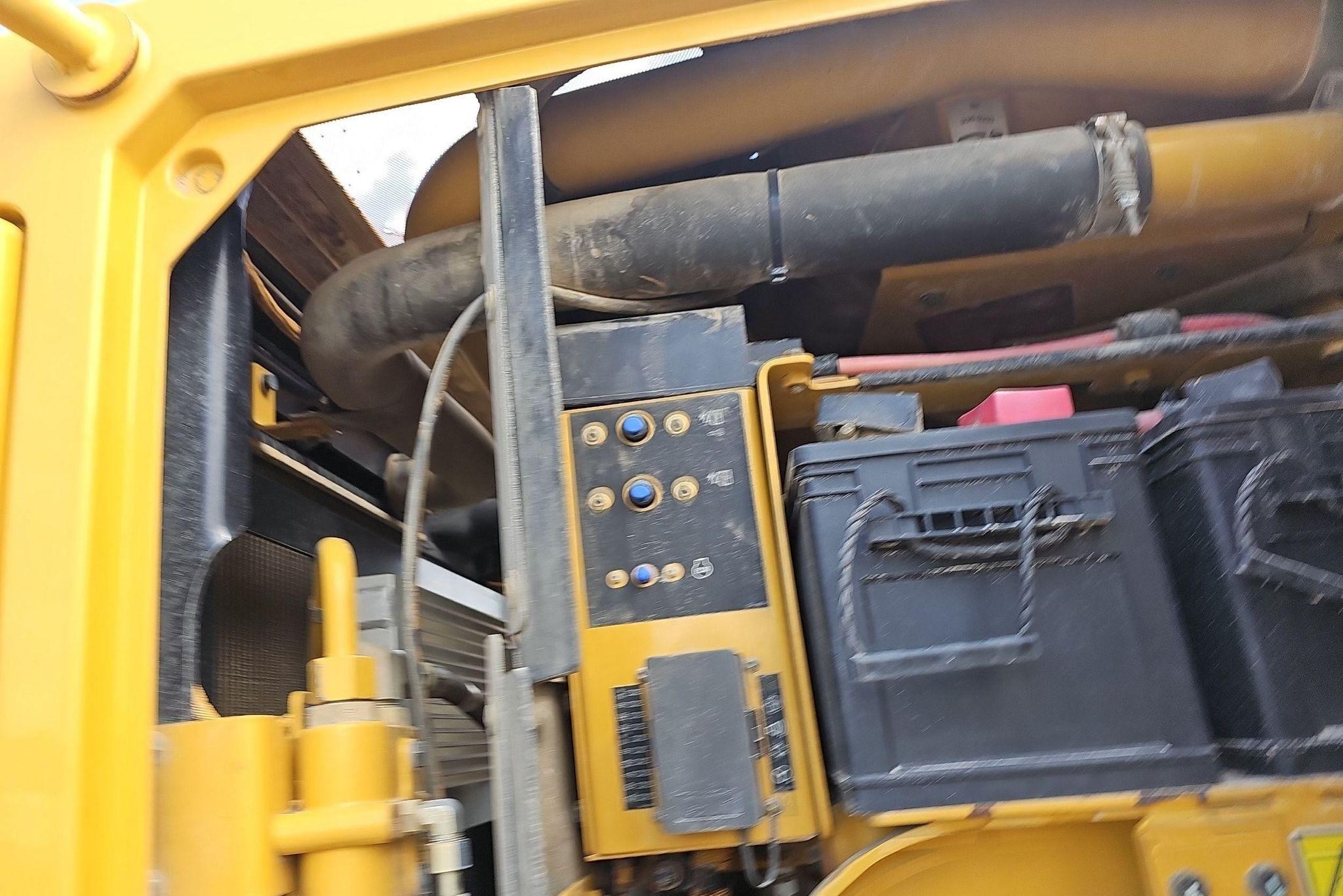 gallery 2013 Caterpillar 12M2 VHP Plus motor grader