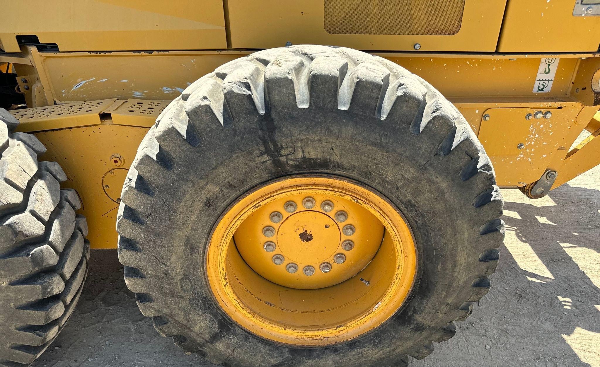 gallery 2011 John Deere 772G motor grader