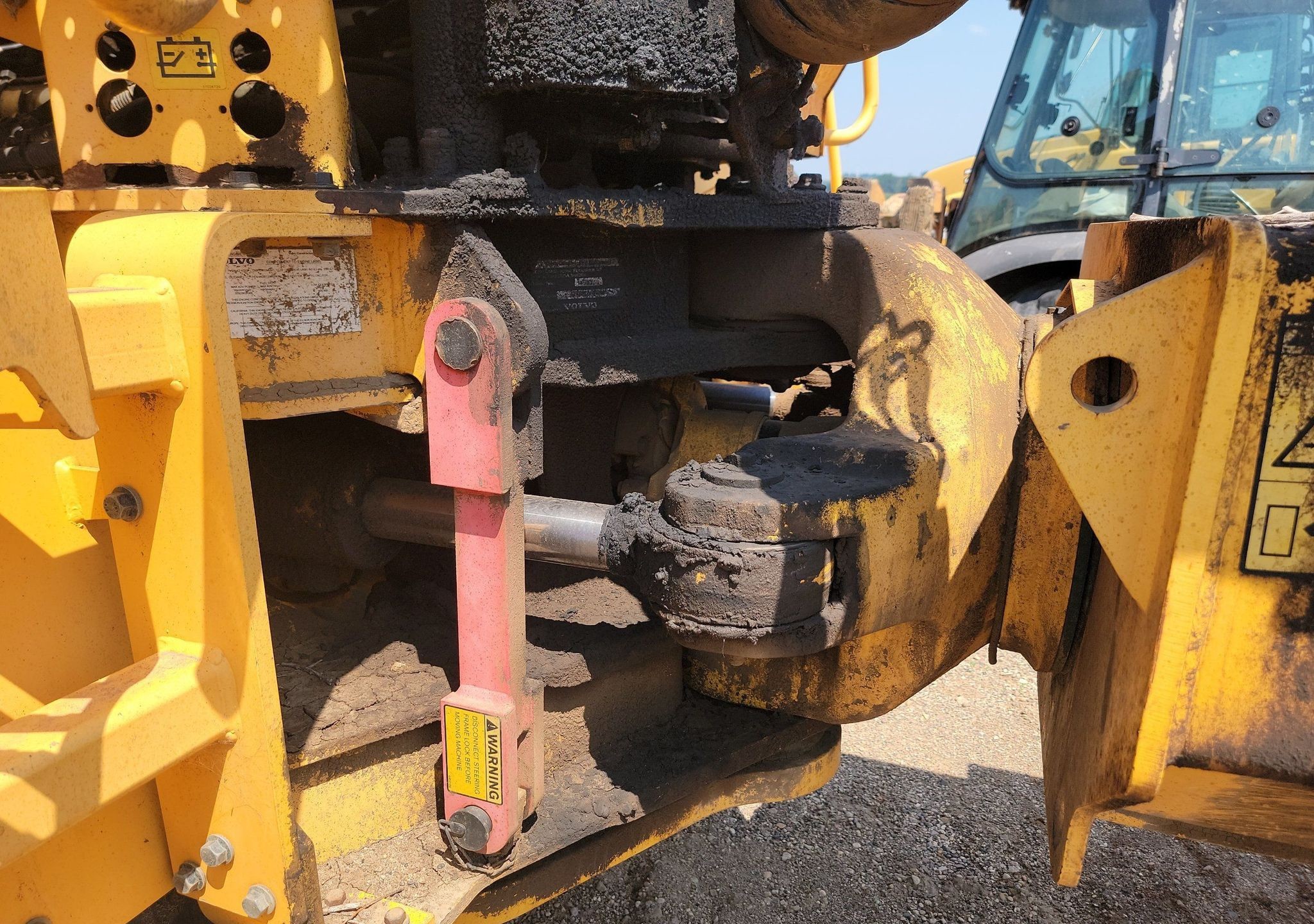 gallery Volvo T450D 4WD scraper tractor