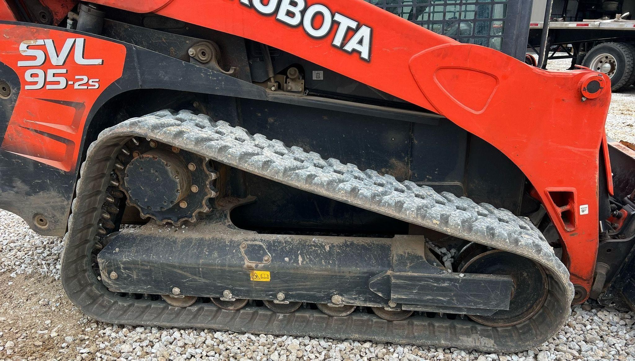 gallery 2019 Kubota SVL95-2S tracked skid steer loader